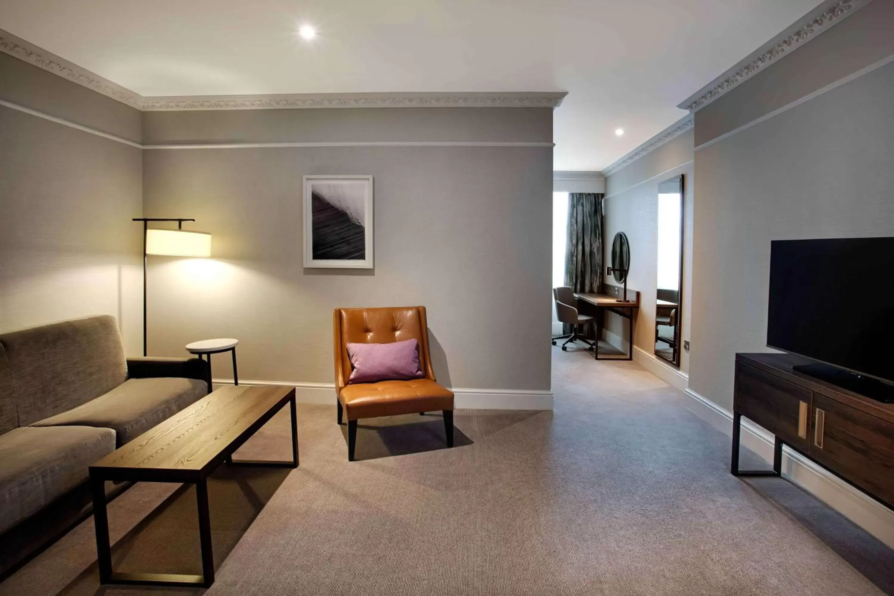 Bedroom, Seating Area in Hilton Edinburgh Carlton