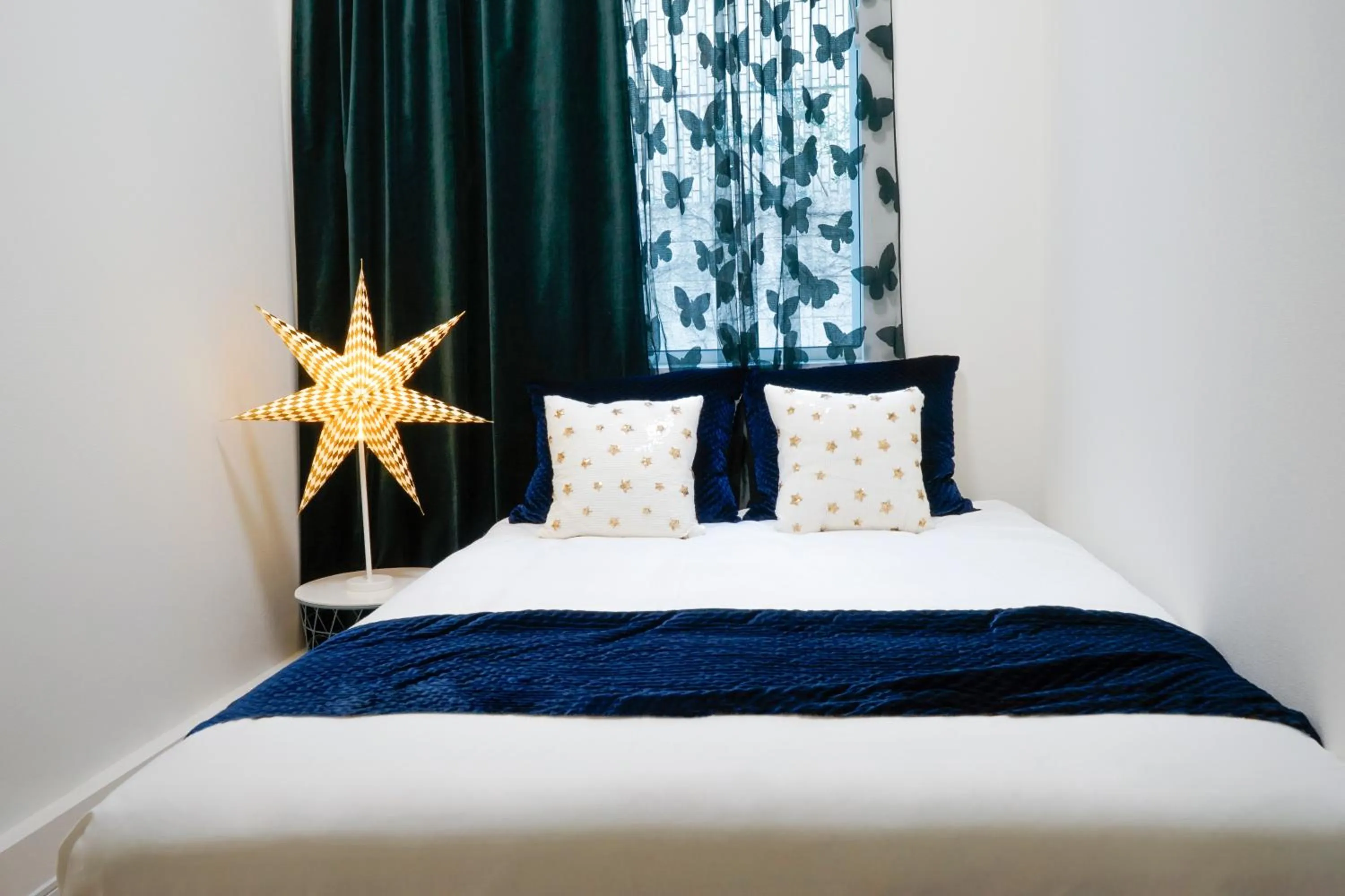 Bedroom, Bed in Blue Empire Hotel