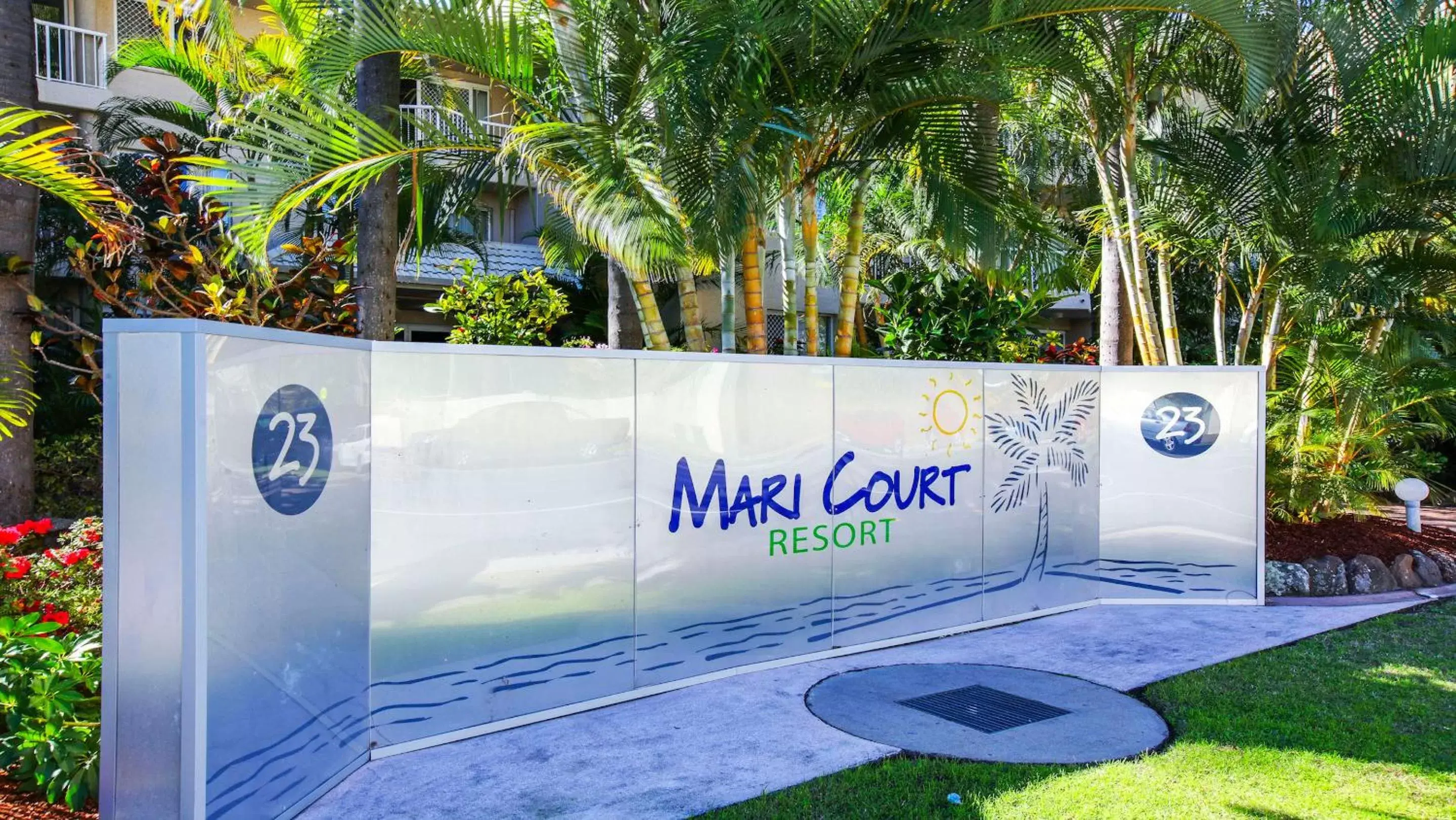 Property Logo/Sign in Mari Court Resort