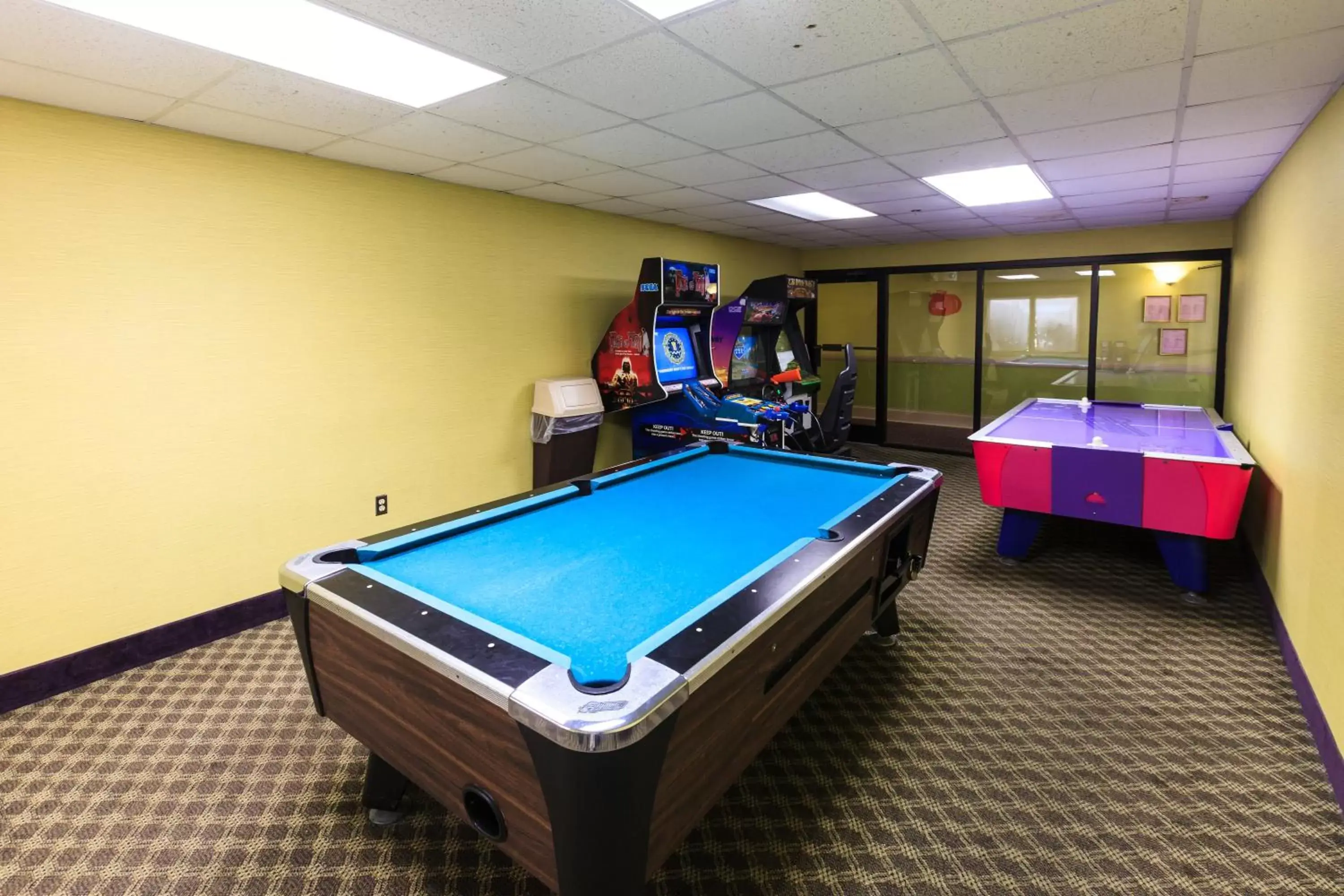 Game Room, Billiards in Park Grove Inn