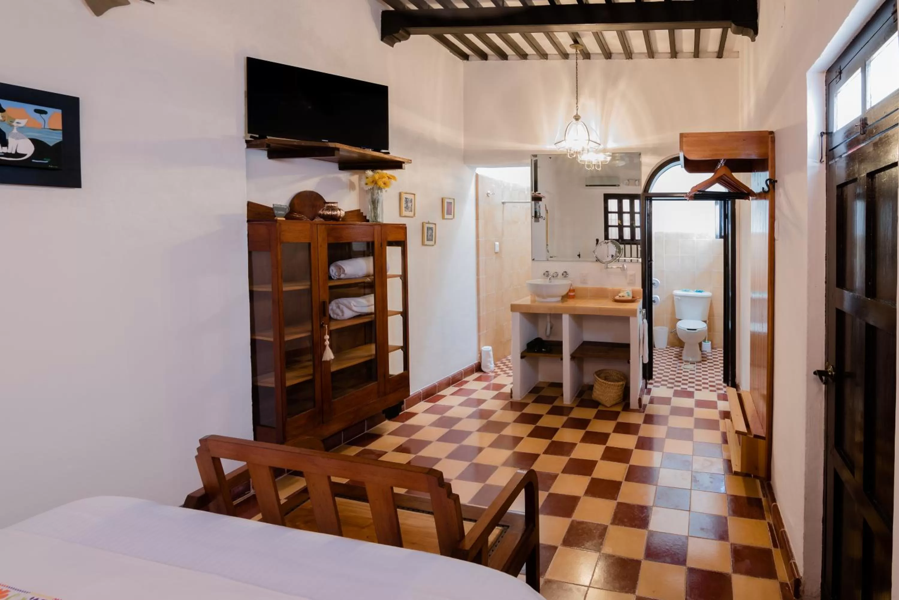 Shower, Bed in Casa de Zari