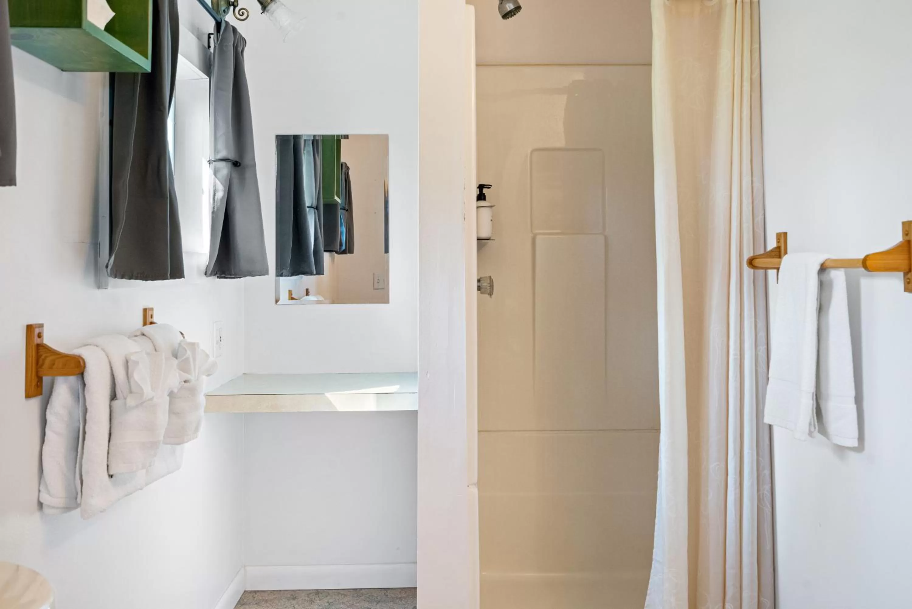 Shower, Bathroom in South Arm Retreats
