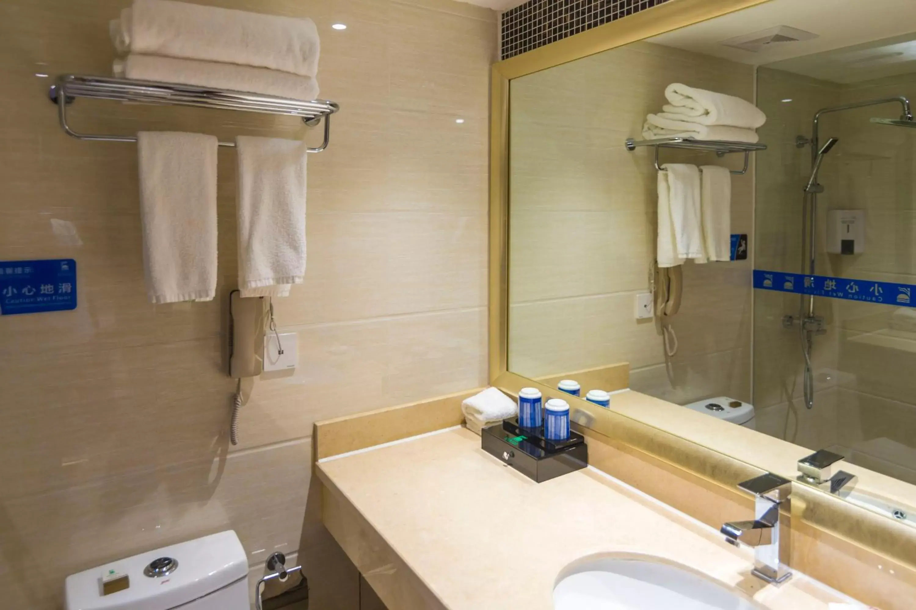 Superior King Room in Sanya South China Hotel Superior King Room in Sanya South China Hotel