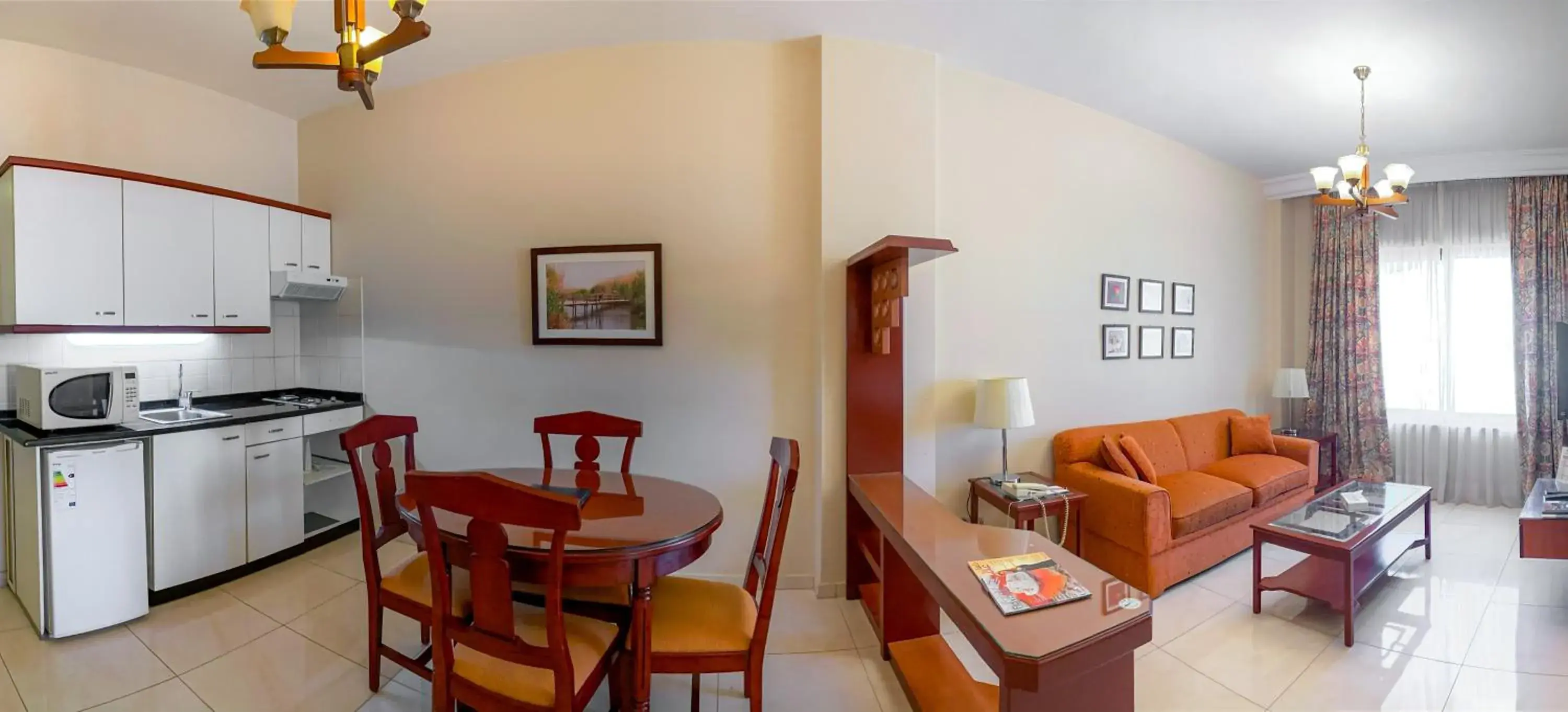 Kitchen or kitchenette, Dining Area in Comfort Hotel Suites