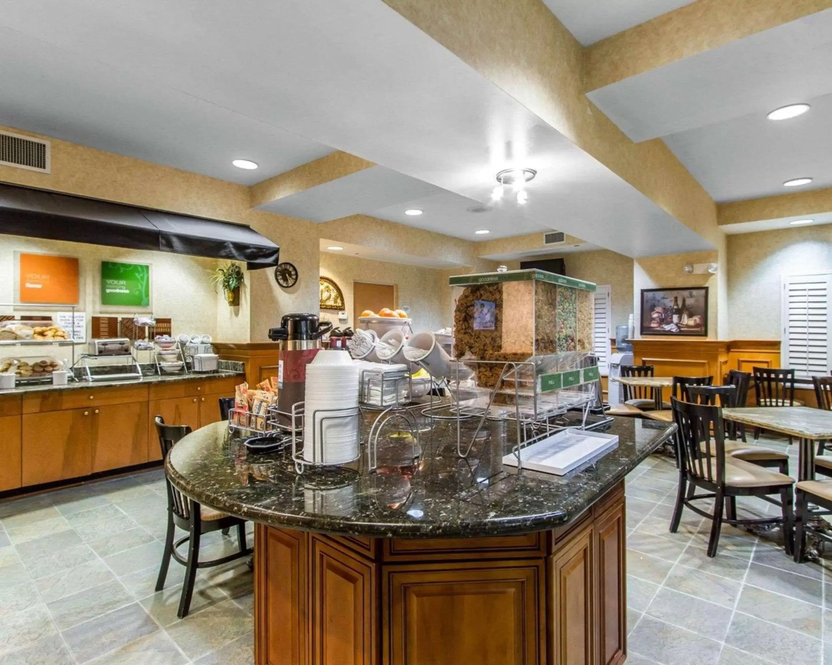 Restaurant/places to eat in Comfort Suites Kenner Restaurant/places to eat in Comfort Suites Kenner