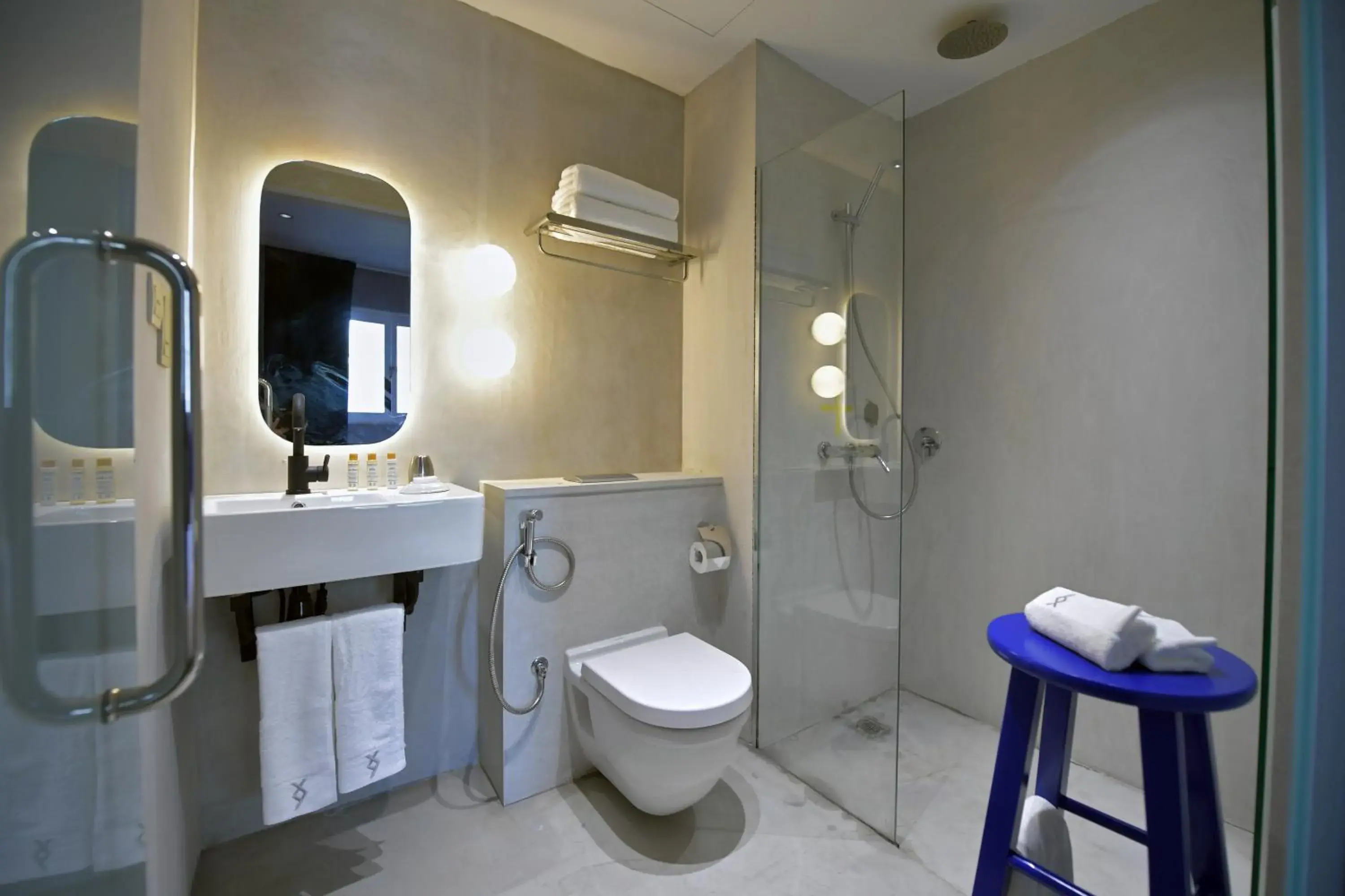 Bathroom in Hi Hotel