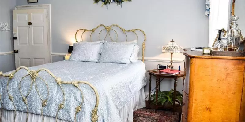 Bed in The Richard Johnston Inn & 1890 Caroline House