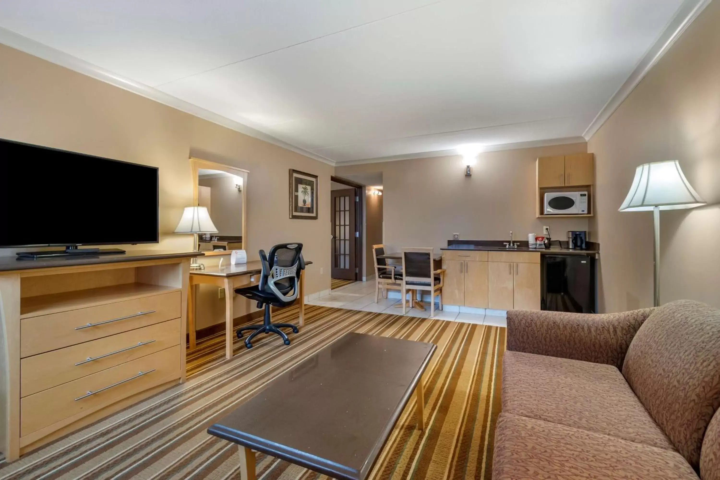 Bedroom, Seating Area in Best Western Marquis Inn & Suites