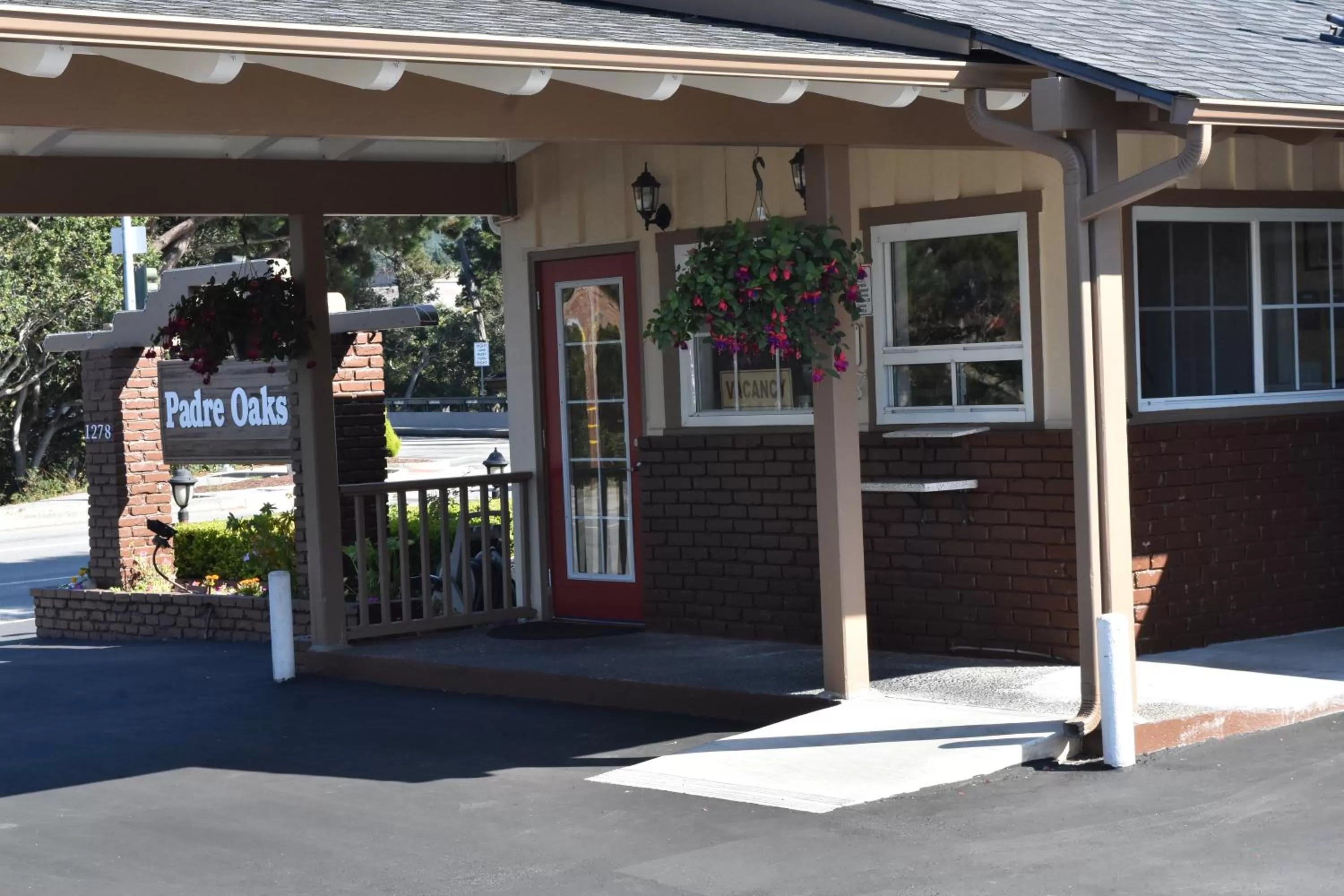 Facade/entrance in Padre Oaks