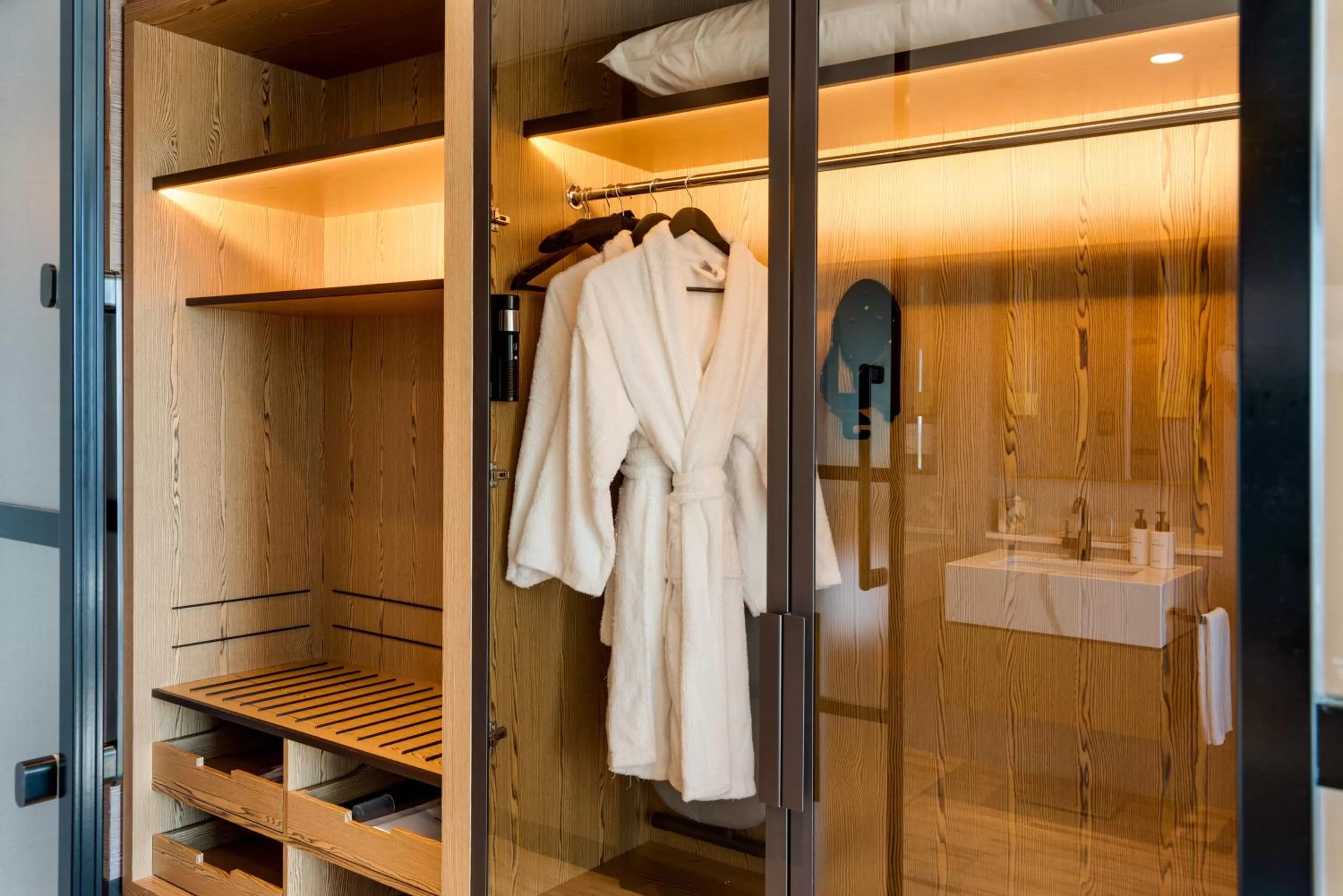 Photo of the whole room in InterContinental Perth City Centre by IHG