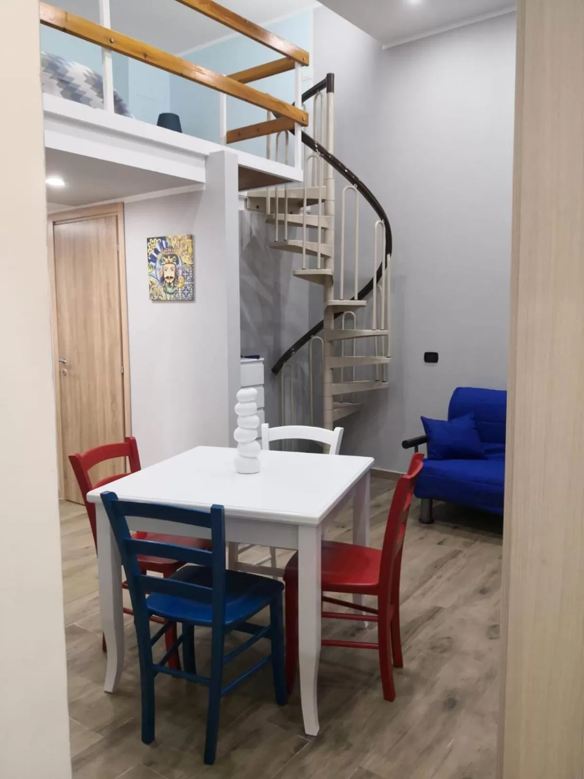 Dining Area in CARLINO Room's