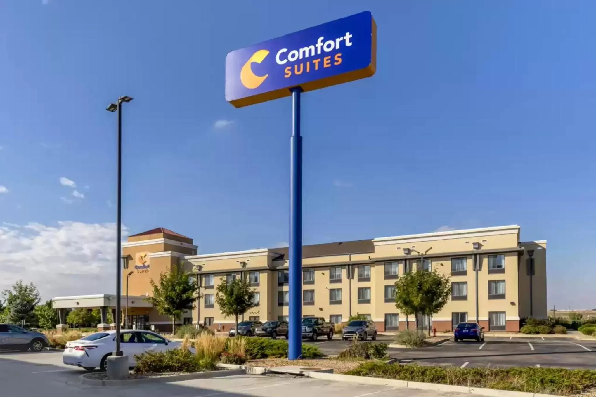 Property building in Comfort Suites Longmont