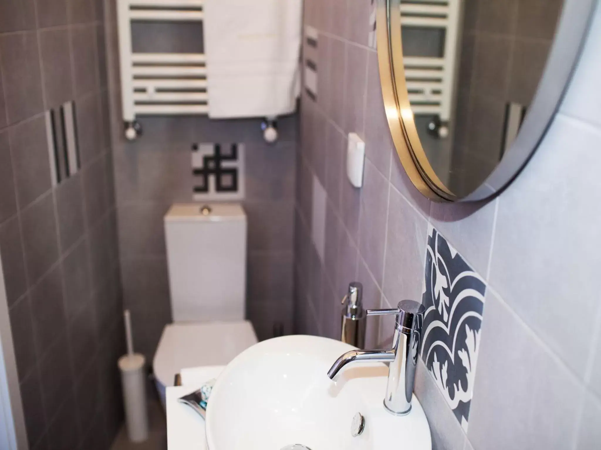 Bedroom, Bathroom in Oporto Loft