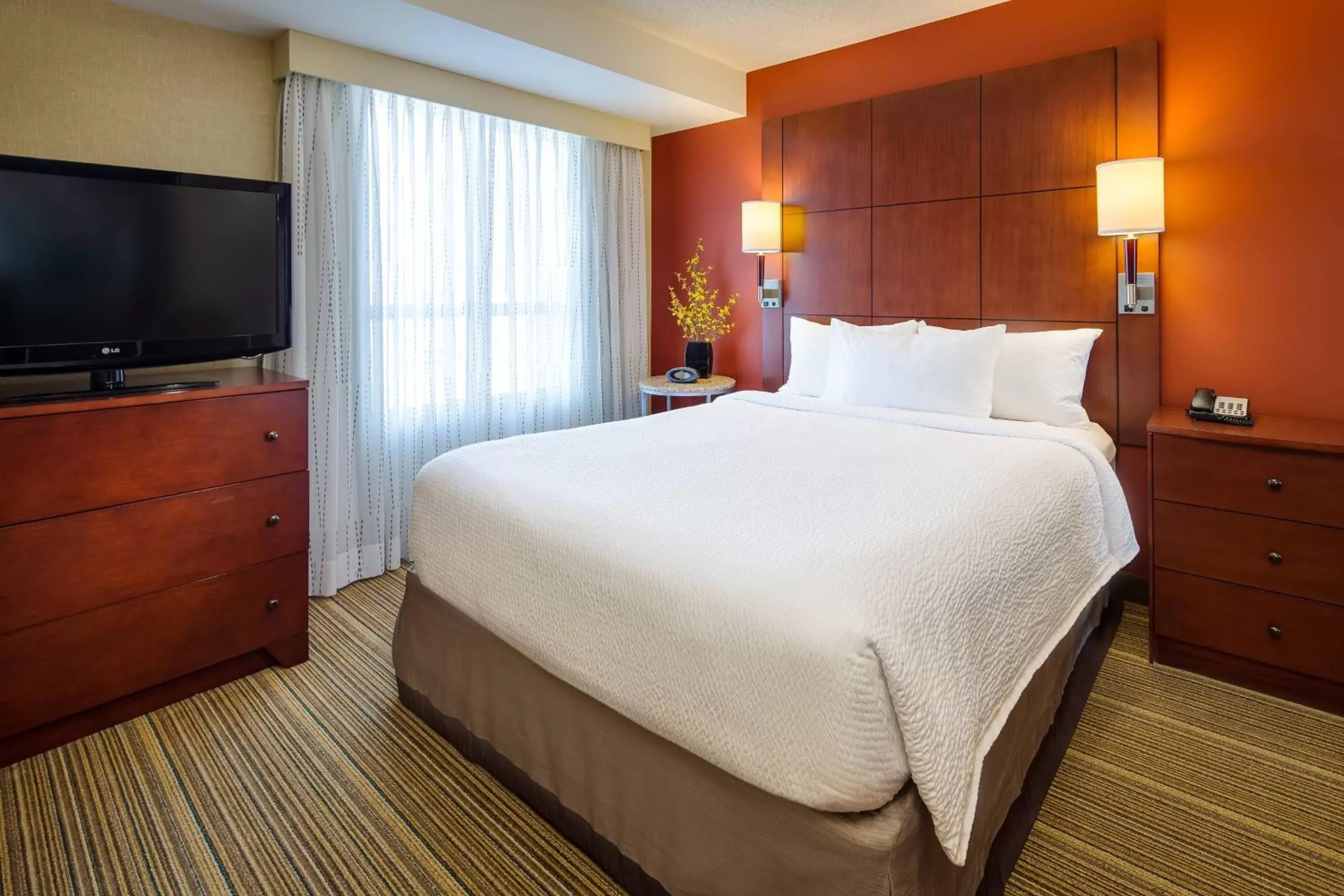 Bedroom, Bed in Residence Inn by Marriott Calgary Airport