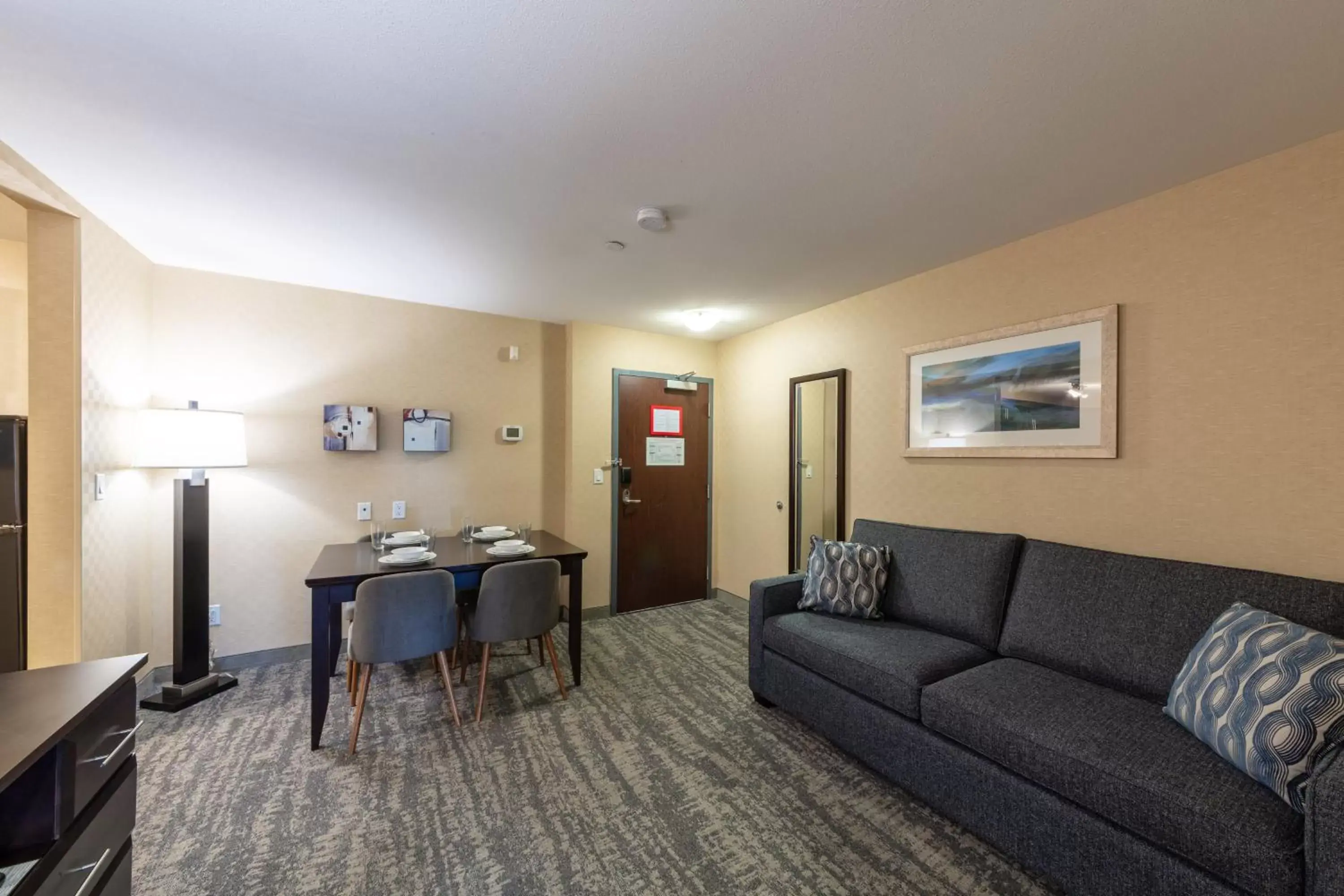 Photo of the whole room, Seating Area in Holiday Inn Express & Suites Riverport Richmond, an IHG Hotel