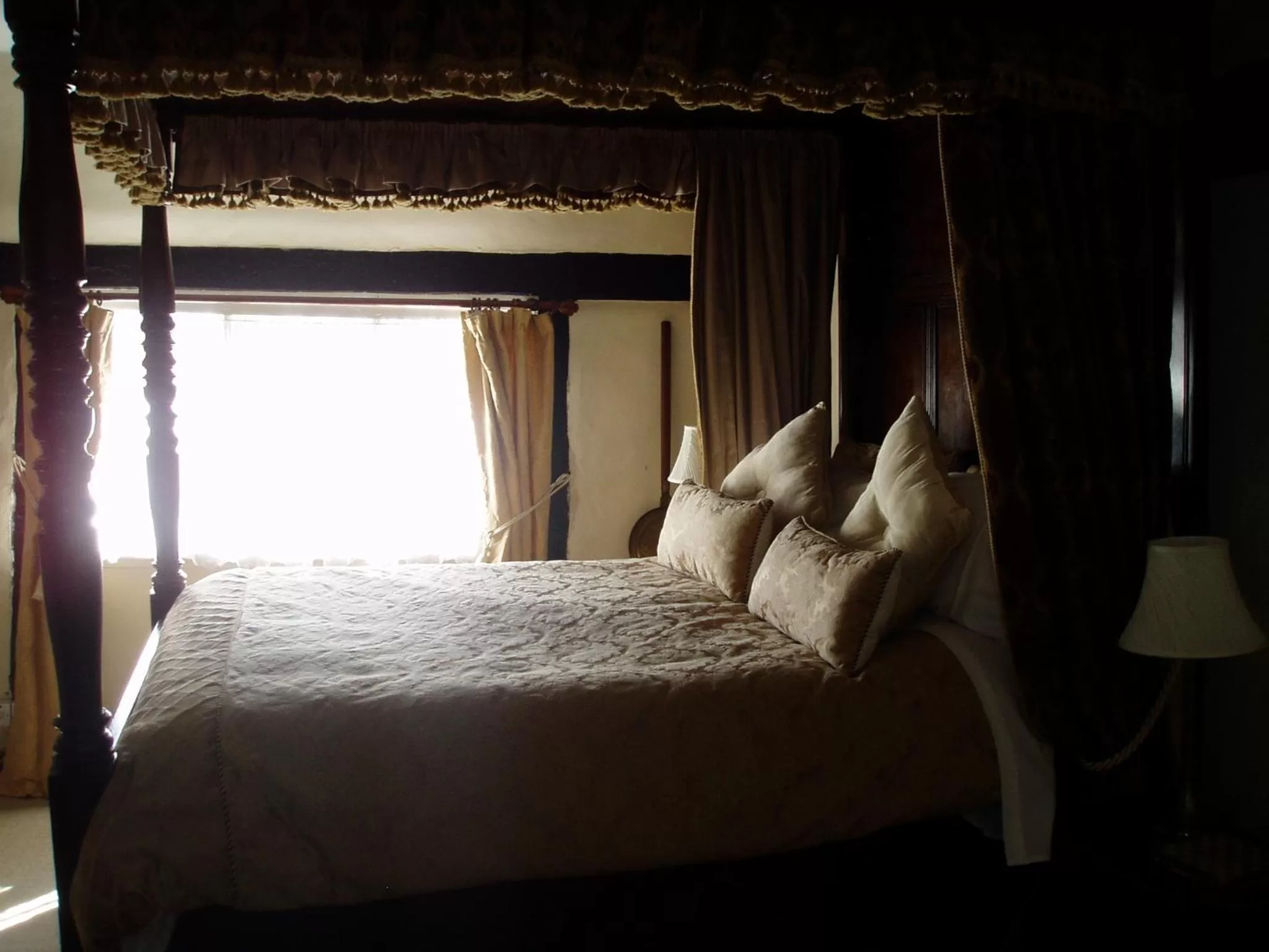 Bed in The Chequers Inn