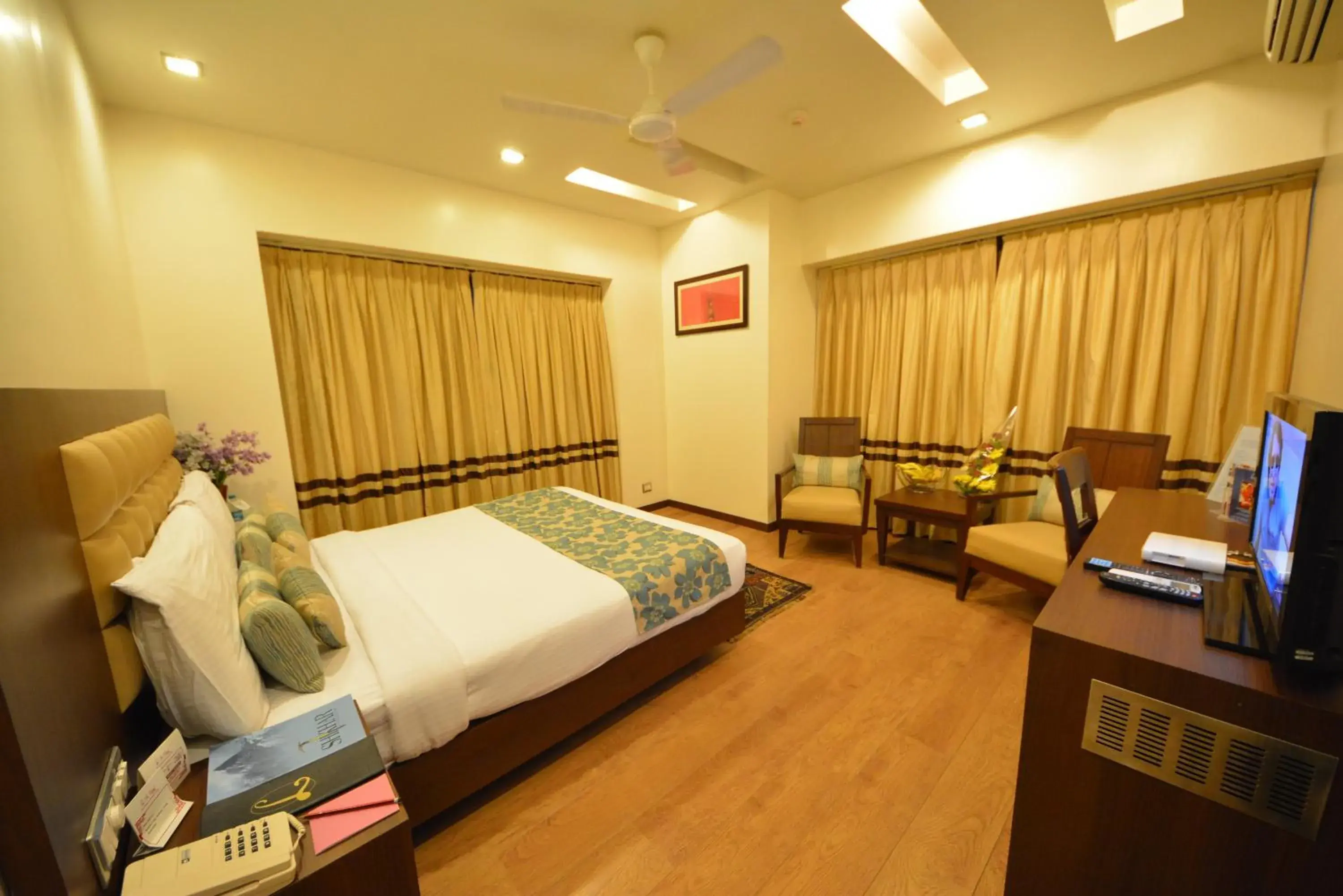 Photo of the whole room in Hotel Legend Inn @ Nagpur