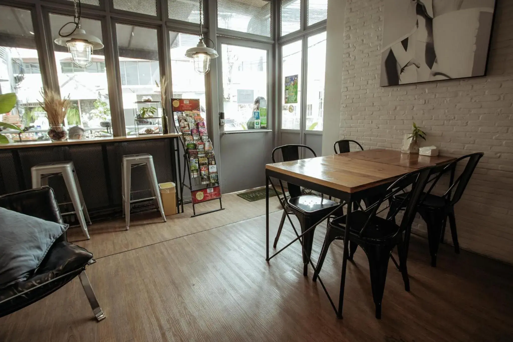 Dining Area in Fashen Poshtel