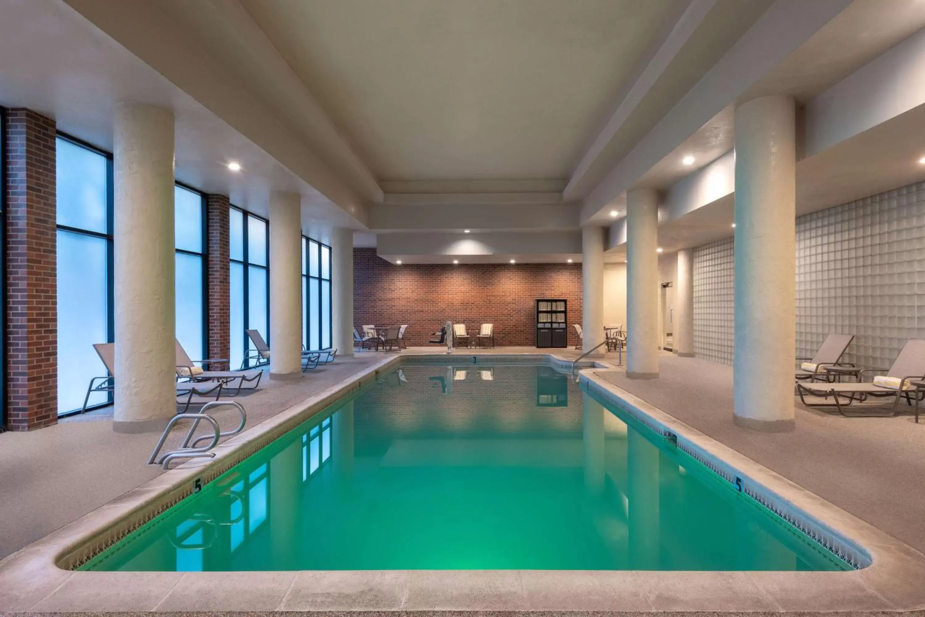 Swimming Pool in DoubleTree by Hilton Hotel Denver - Aurora