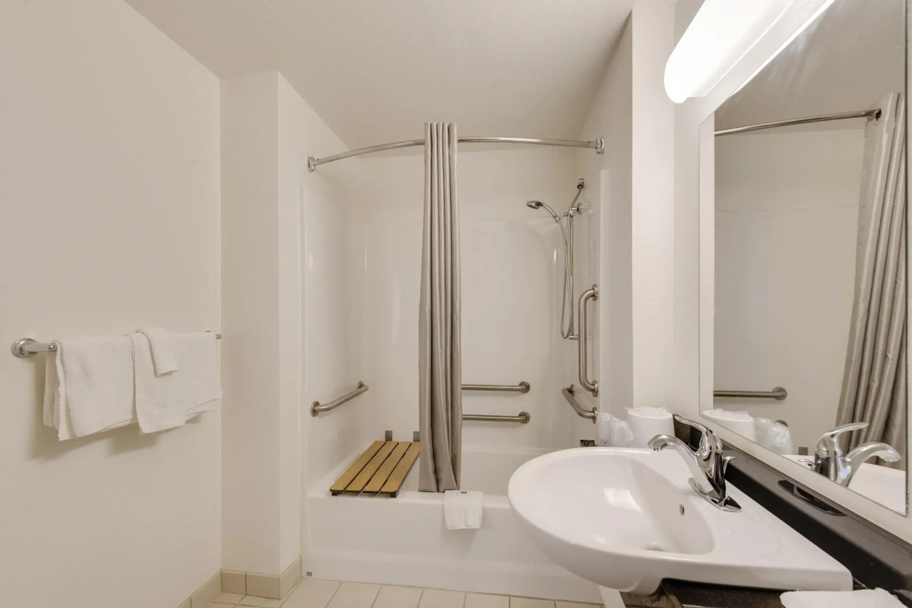 Bathroom in Motel 6 Virginia Beach Bathroom in Motel 6 Virginia Beach