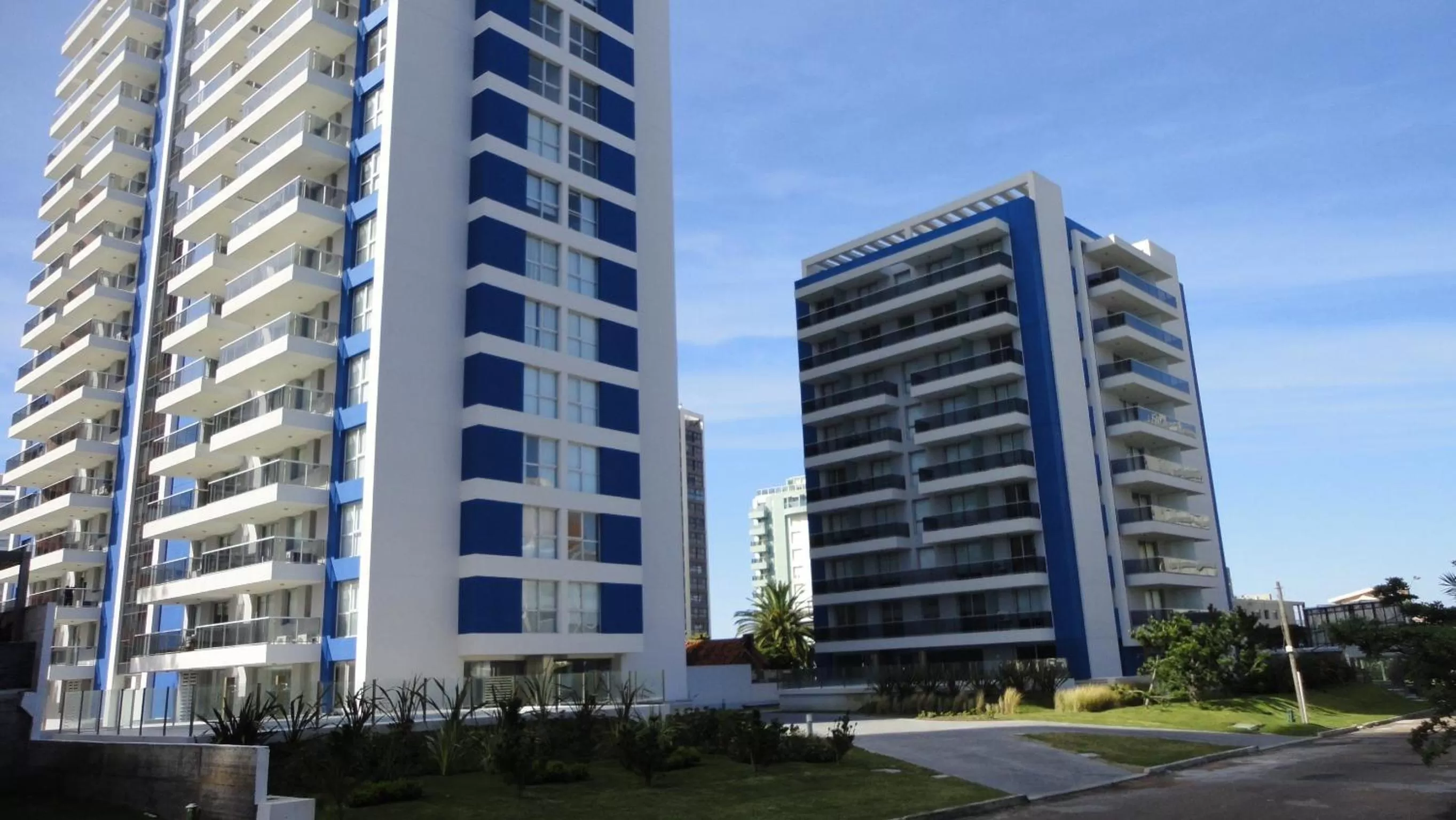 Facade/entrance, Property Building in Arenas del mar