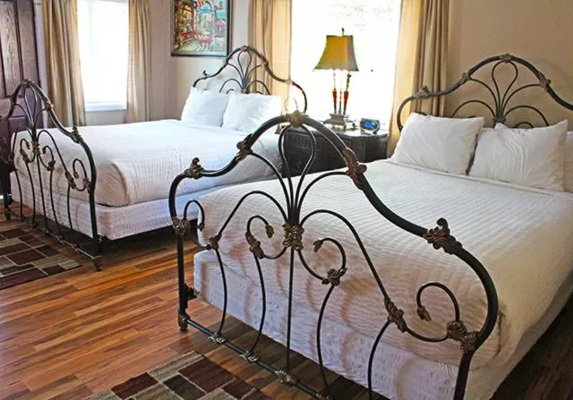 Bed in Silverton Inn & Suites