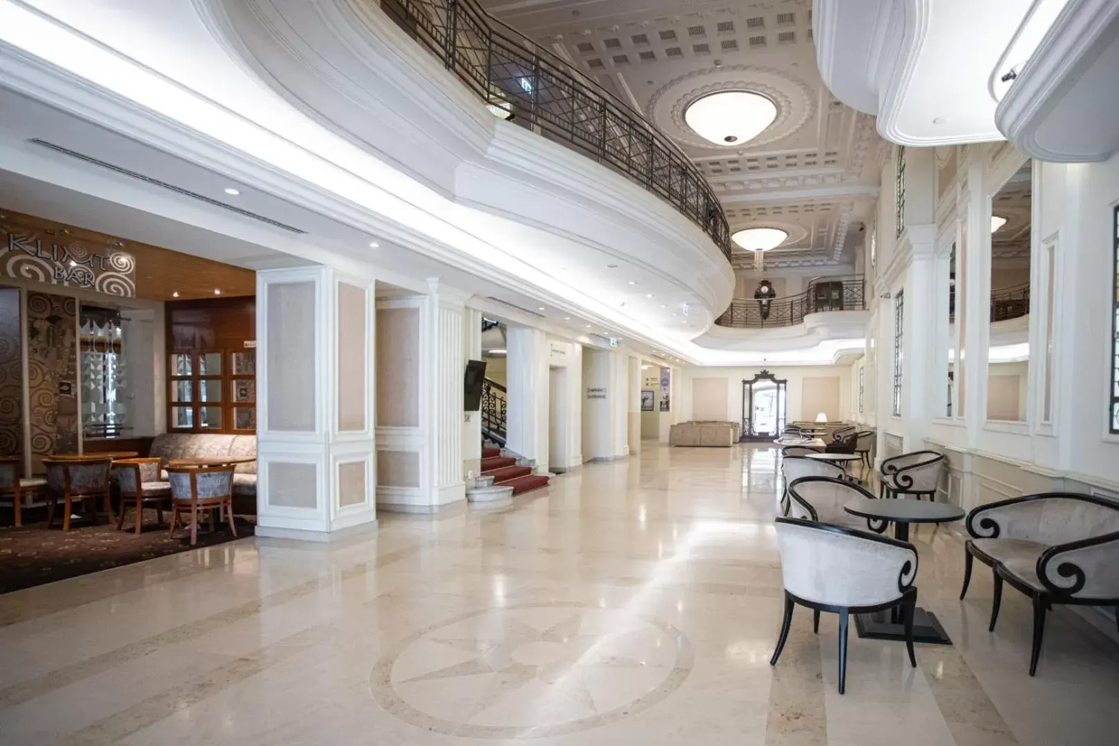 Lobby or reception, Lounge/Bar in Novotel Budapest Centrum