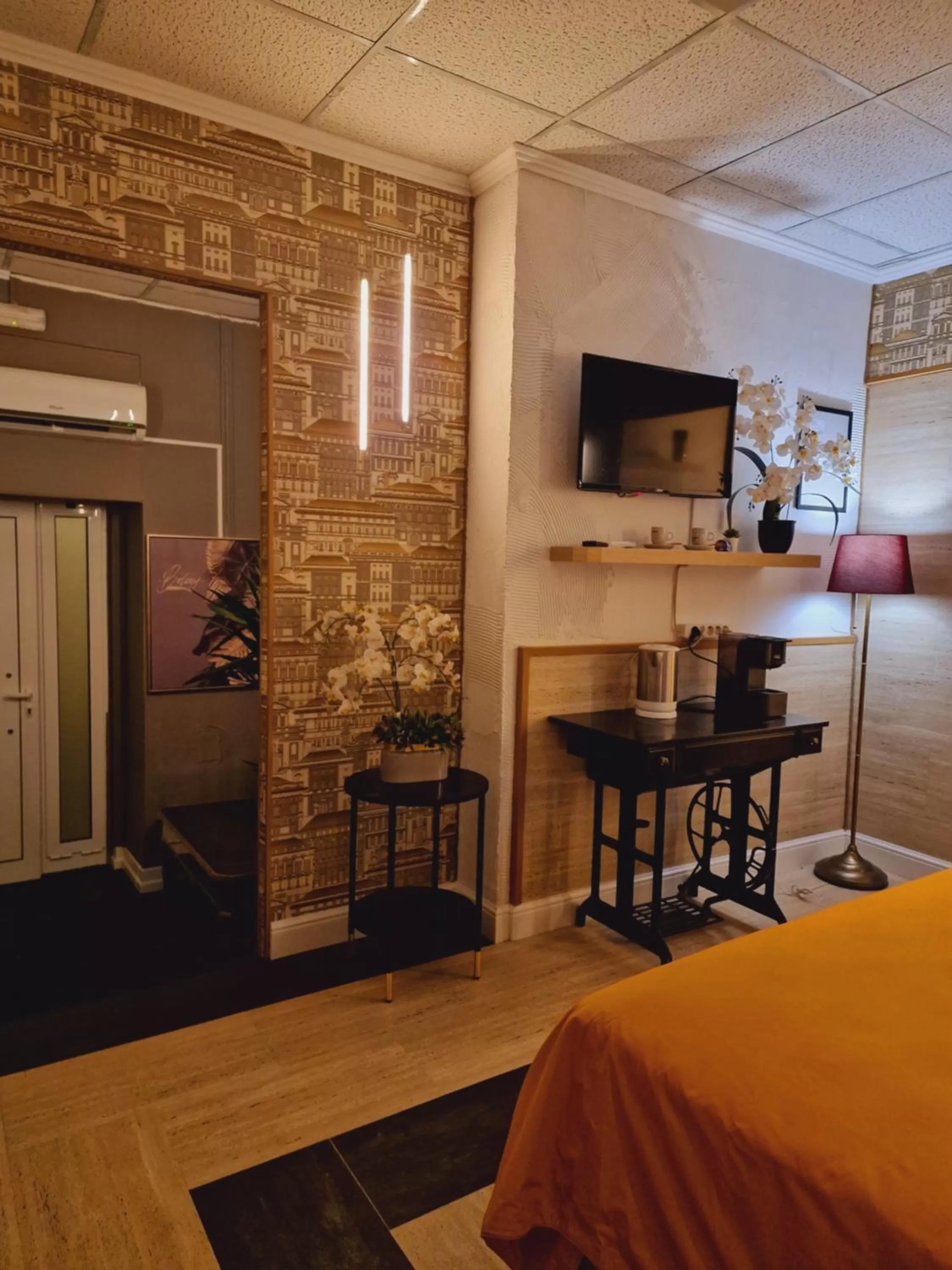 TV/Entertainment Center in São Pedro Suite Faro