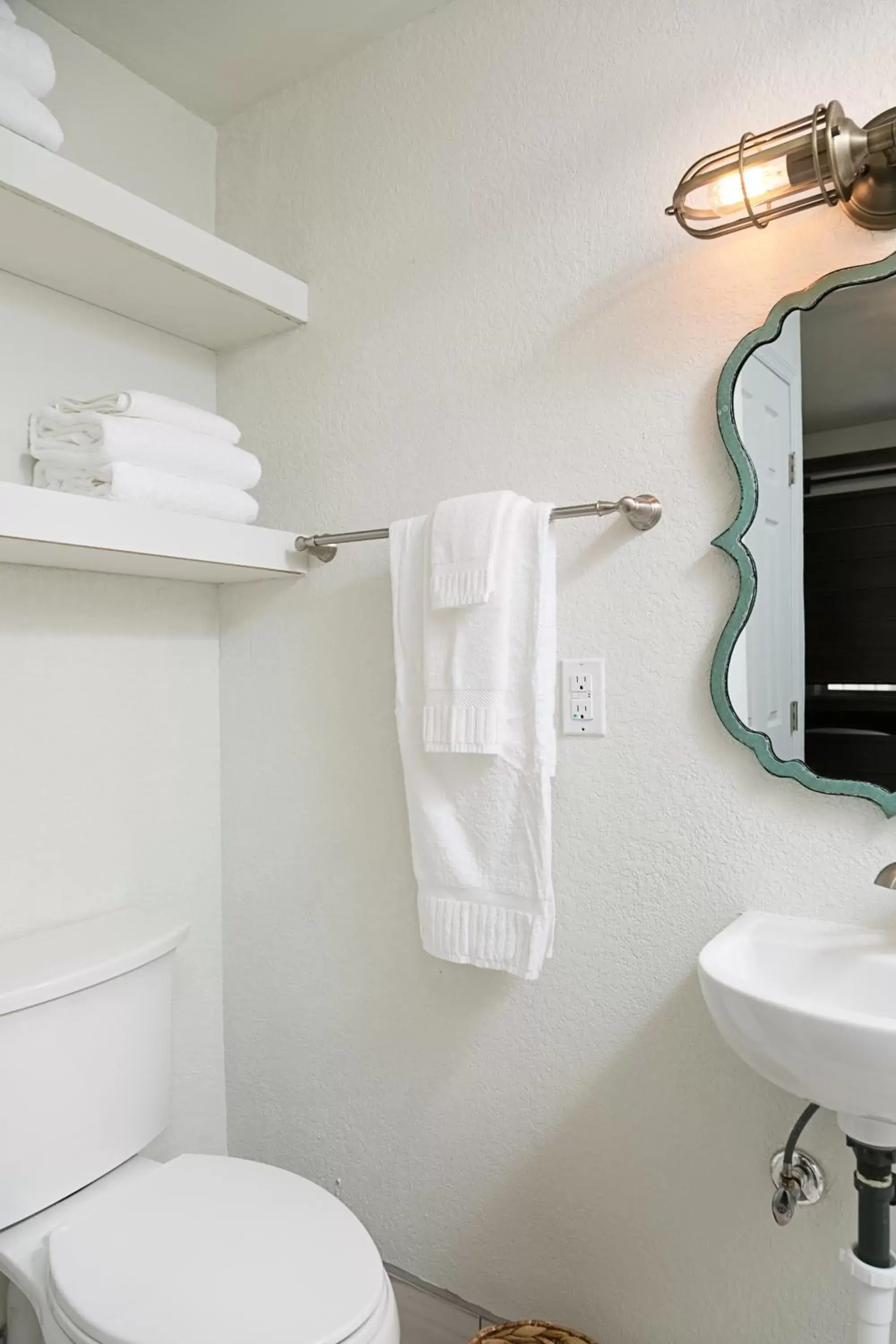 Toilet, Bathroom in Hotel Cabana Clearwater Beach