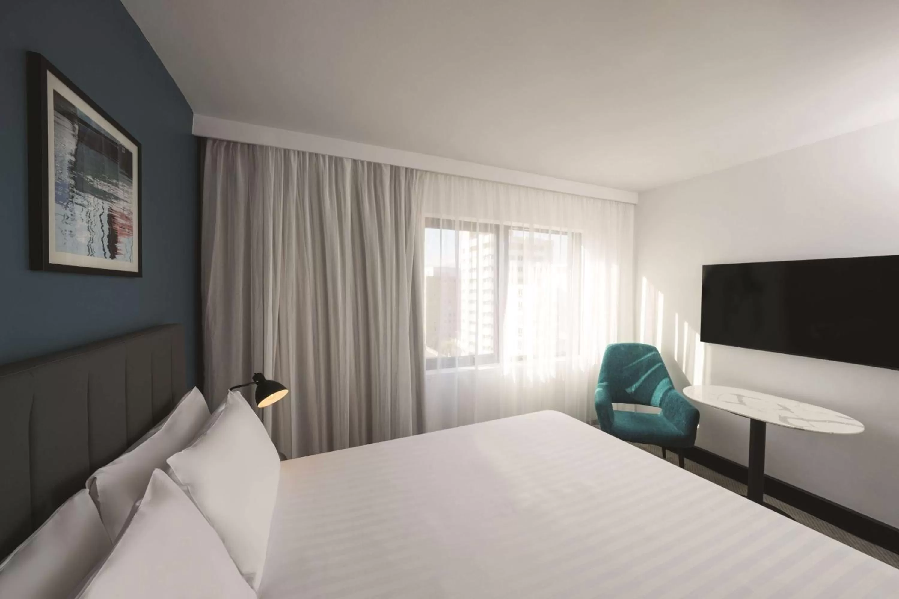 Bedroom, Bed in Travelodge Hotel Hobart