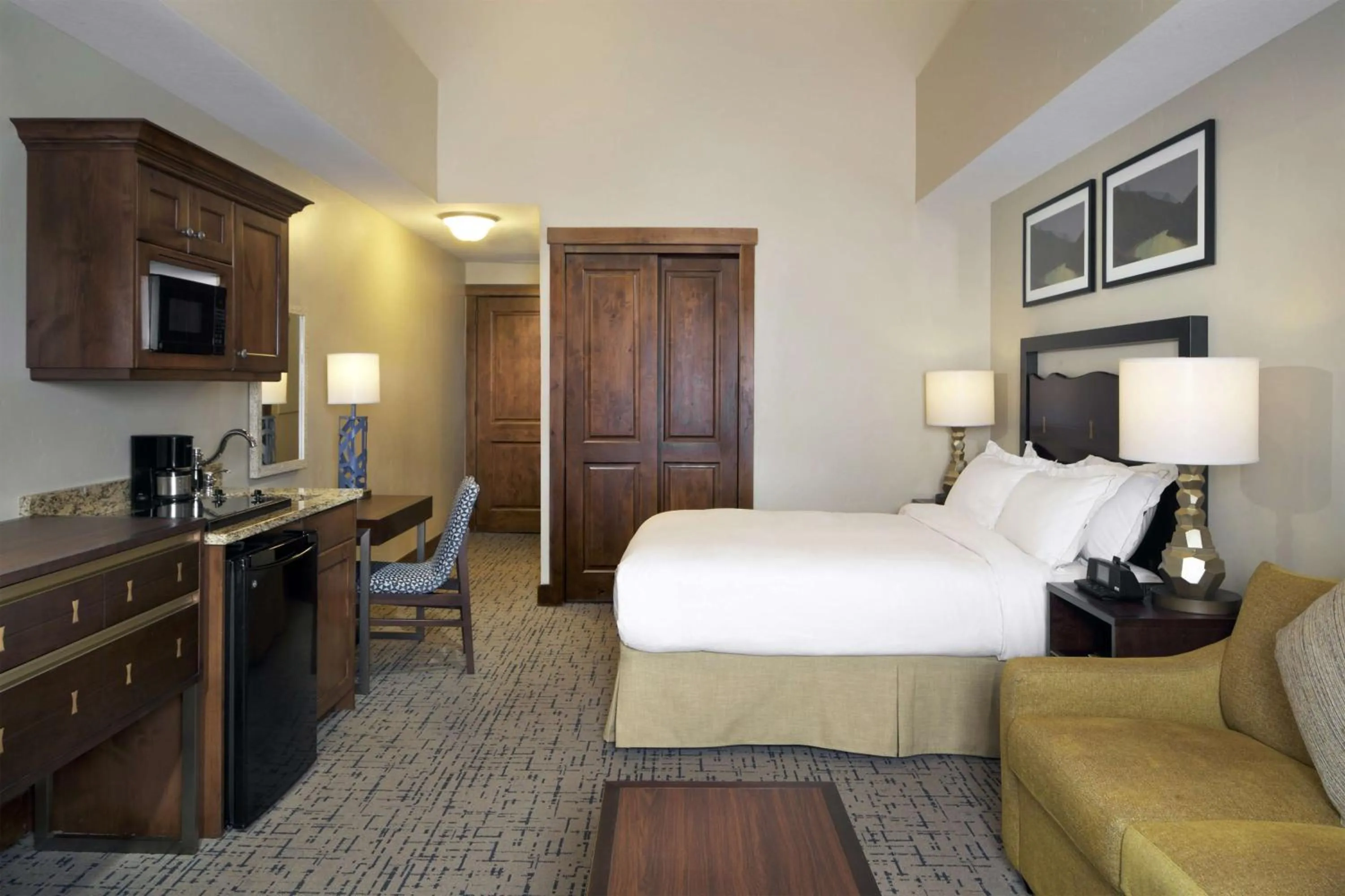 Queen Studio with Fireplace in Hilton Grand Vacations Club Sunrise Lodge Park City