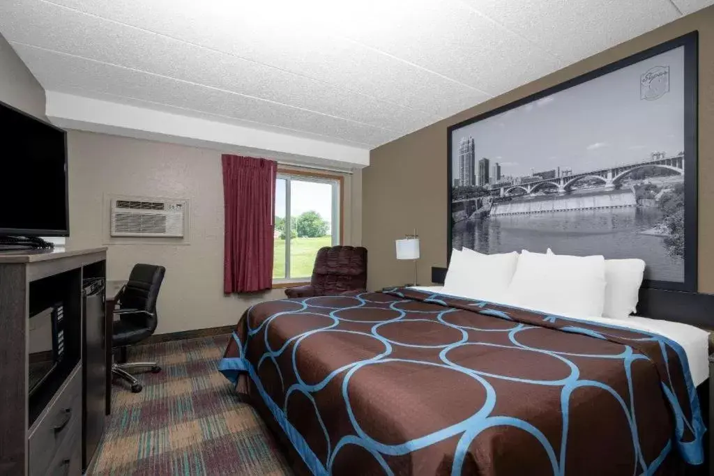 Photo of the whole room, Bed in Super 8 by Wyndham Glenwood