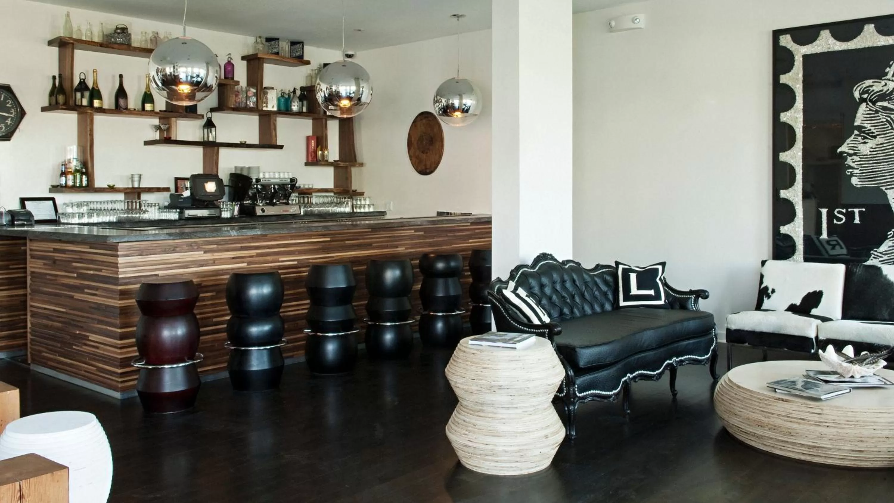 Lounge or bar in Bungalow Hotel