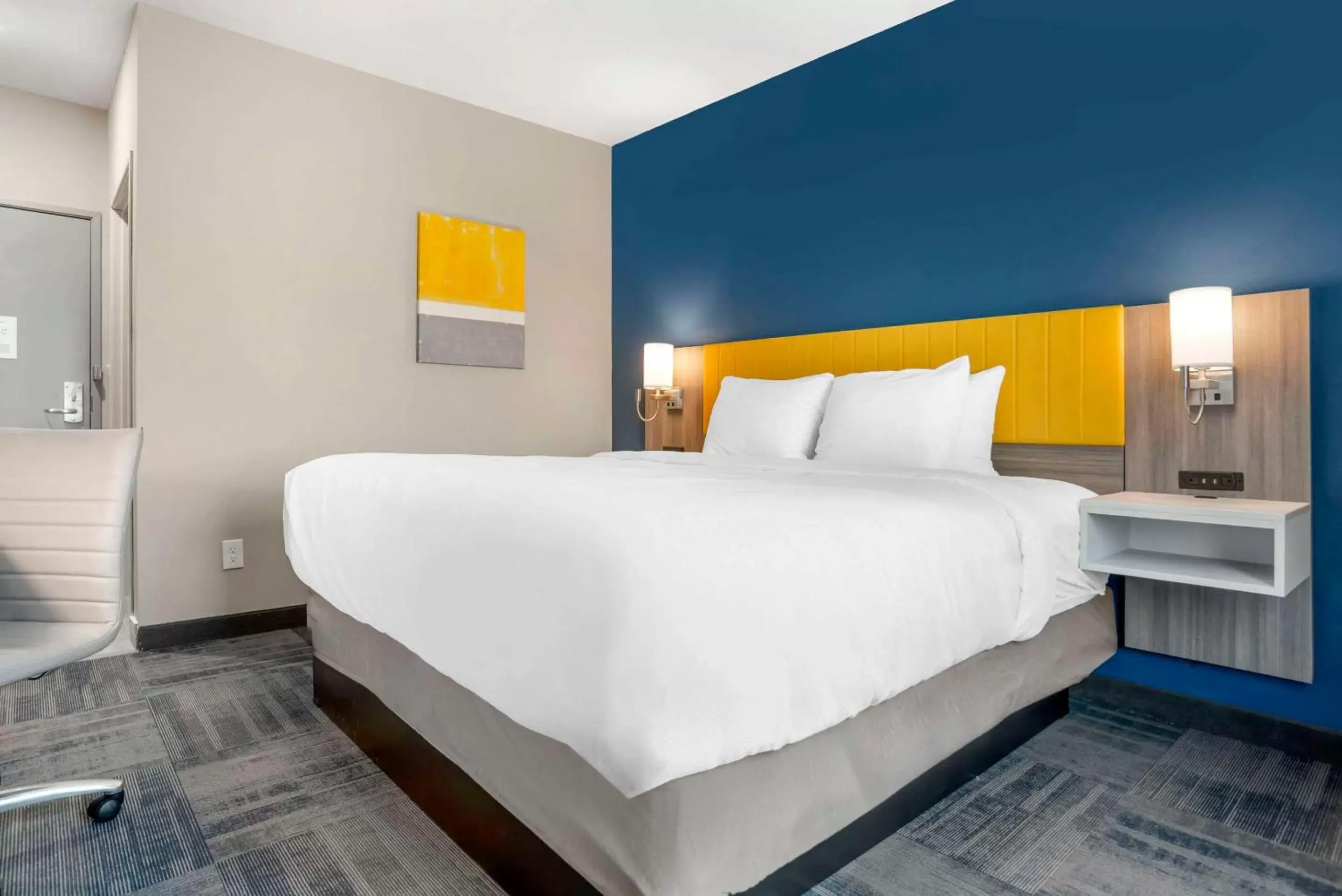 Bedroom, Bed in Comfort Inn & Suites