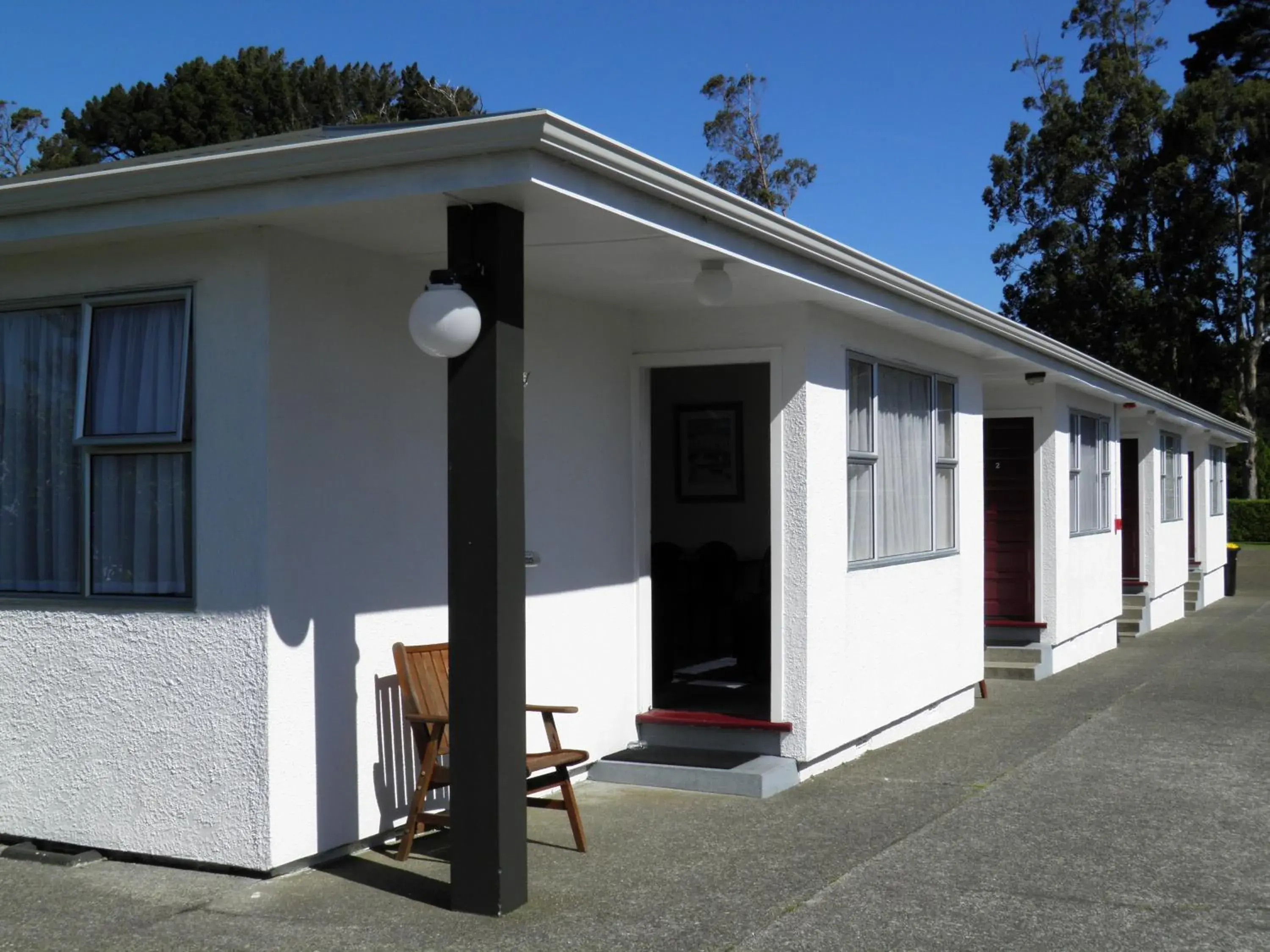 Facade/entrance, Property Building in Queens Park Motels