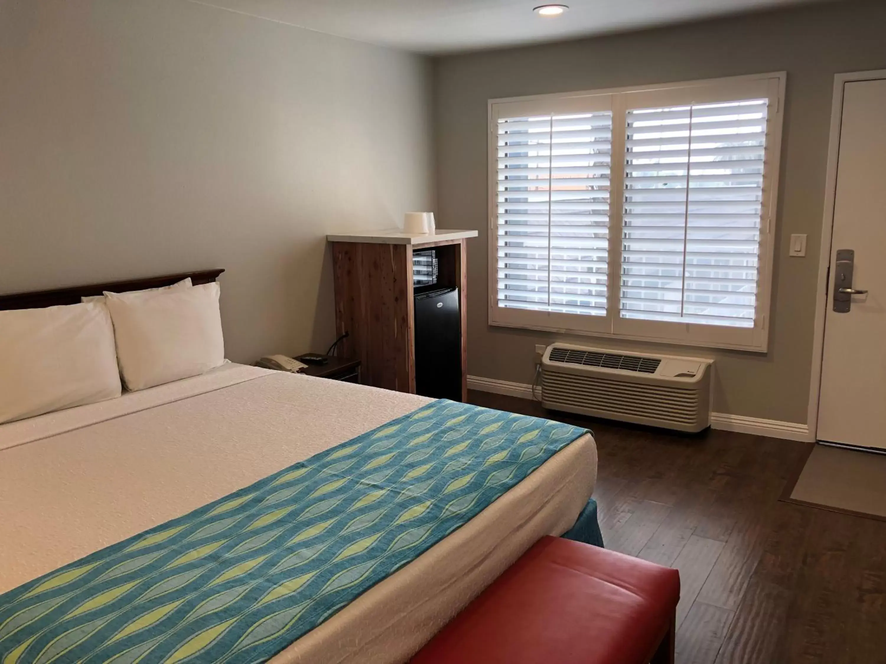 King Room - Disability Access in Alamo Inn and Suites - Convention Center King Room - Disability Access in Alamo Inn and Suites - Convention Center