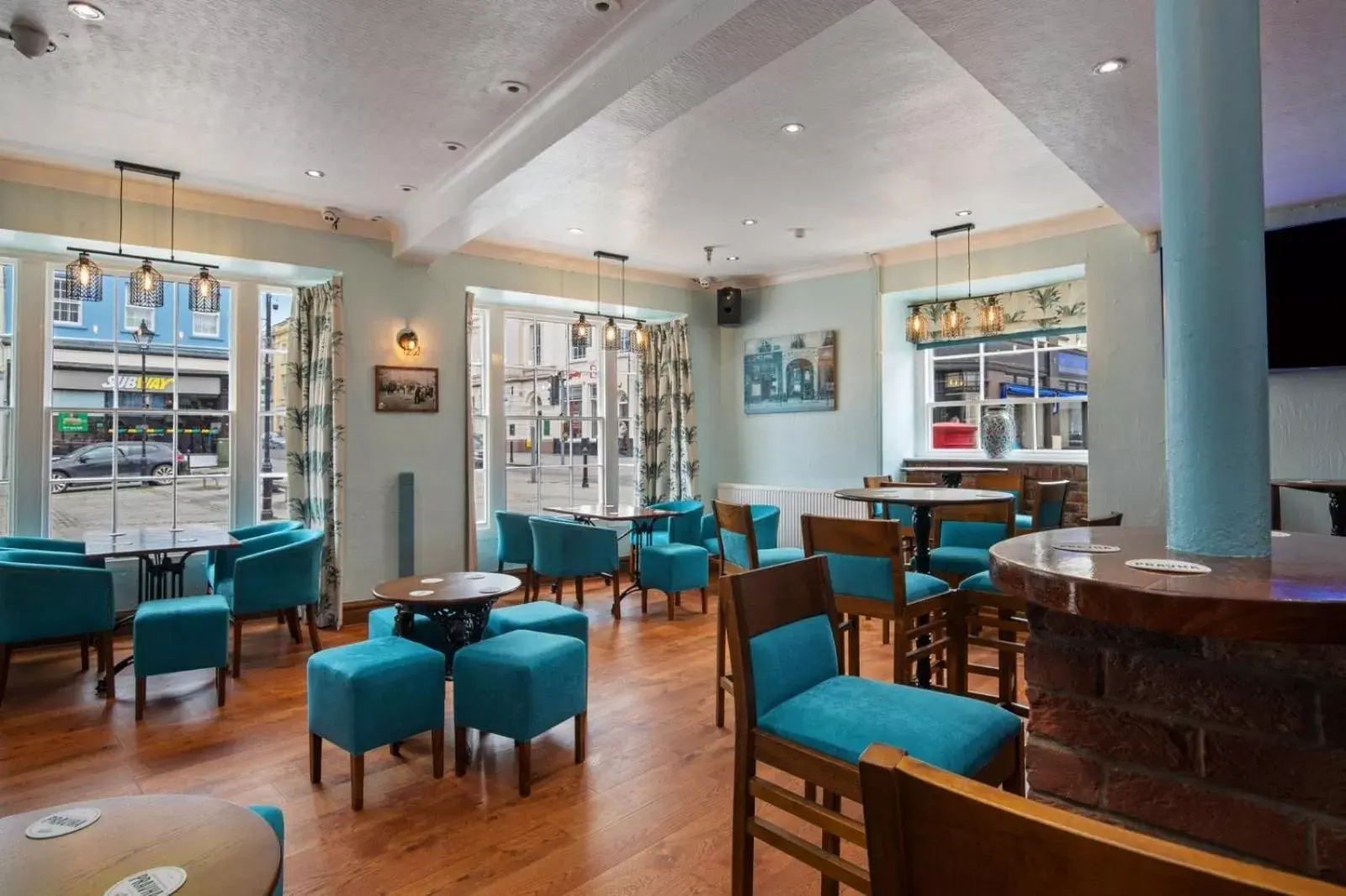 Lounge or bar, Restaurant/Places to Eat in Castle Hotel Haverfordwest