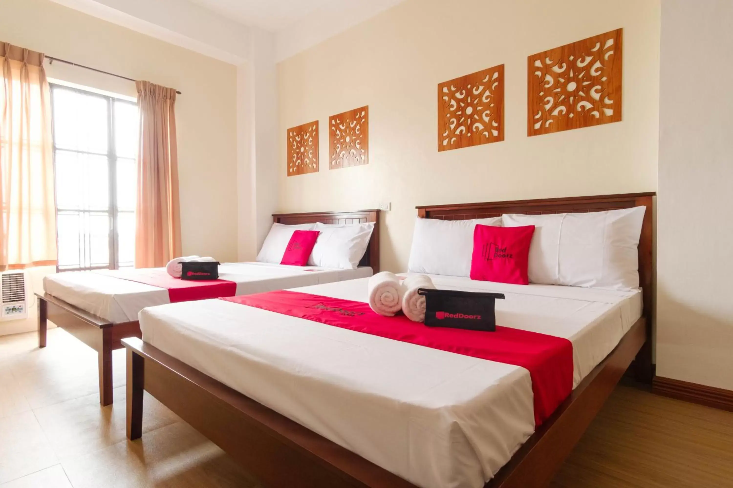 Photo of the whole room, Bed in RedDoorz Plus near Johnson and Johnson Paranaque Photo of the whole room, Bed in RedDoorz Plus near Johnson and Johnson Paranaque