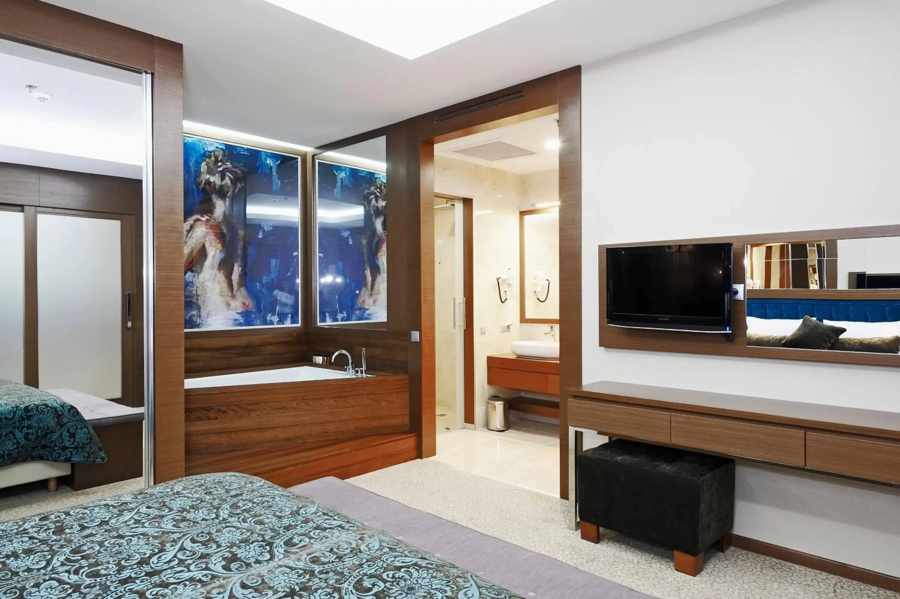 Bed, TV/Entertainment Center in Ramada by Wyndham Podgorica