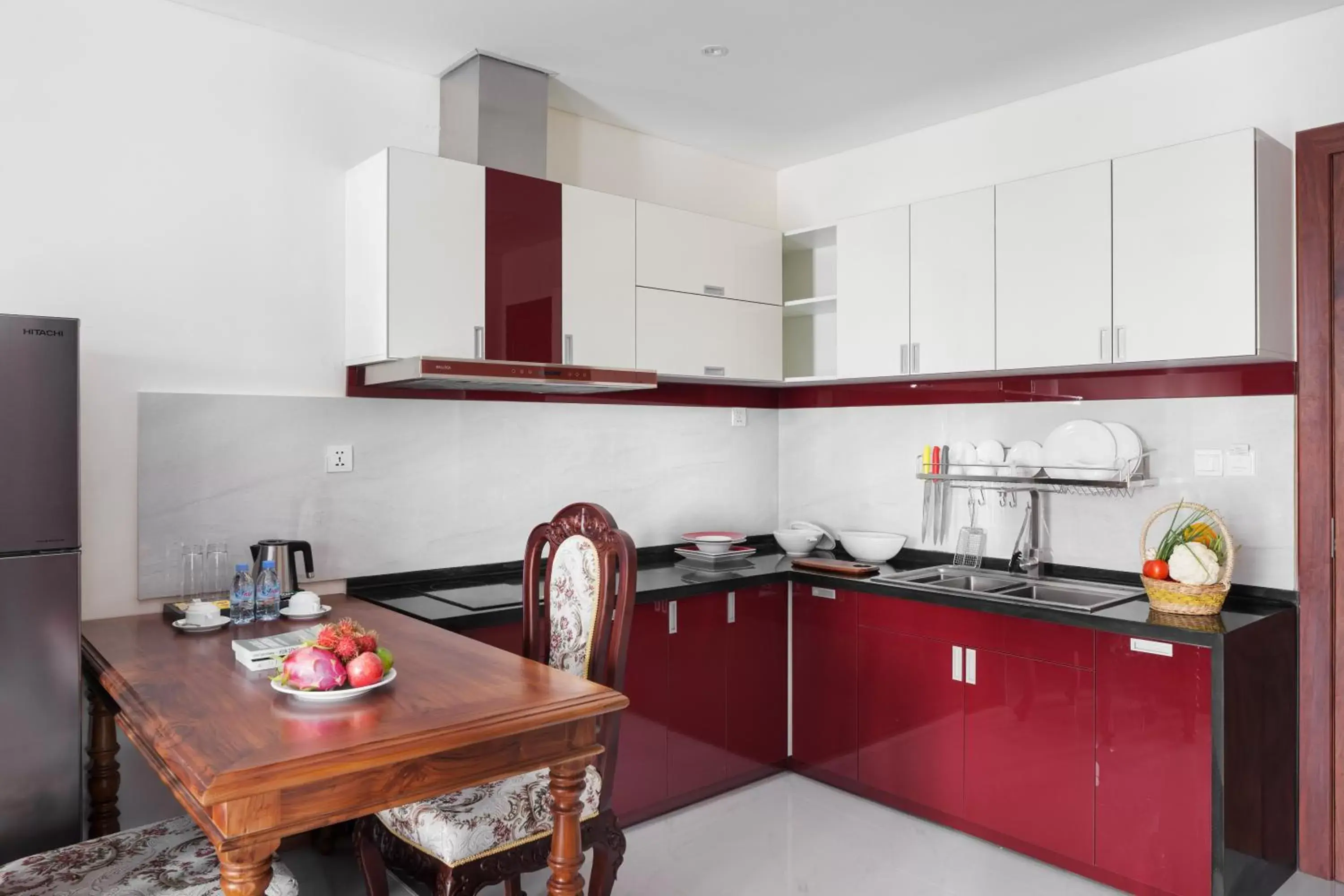 Coffee/tea facilities, Kitchen/Kitchenette in LCS Hotel & Apartment