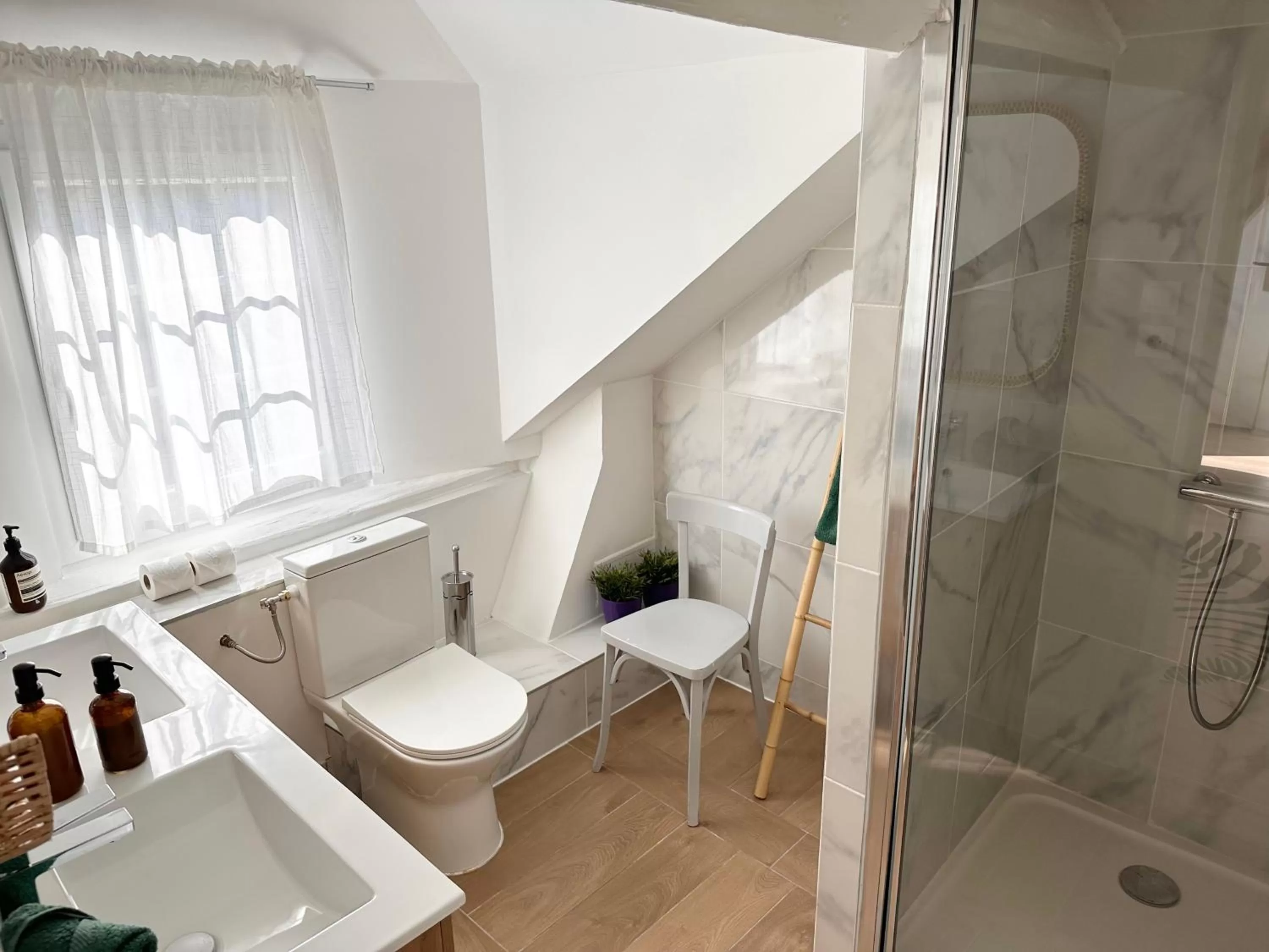 Bathroom in Les Turquoises Étretat - L'Hôtel-Boutique