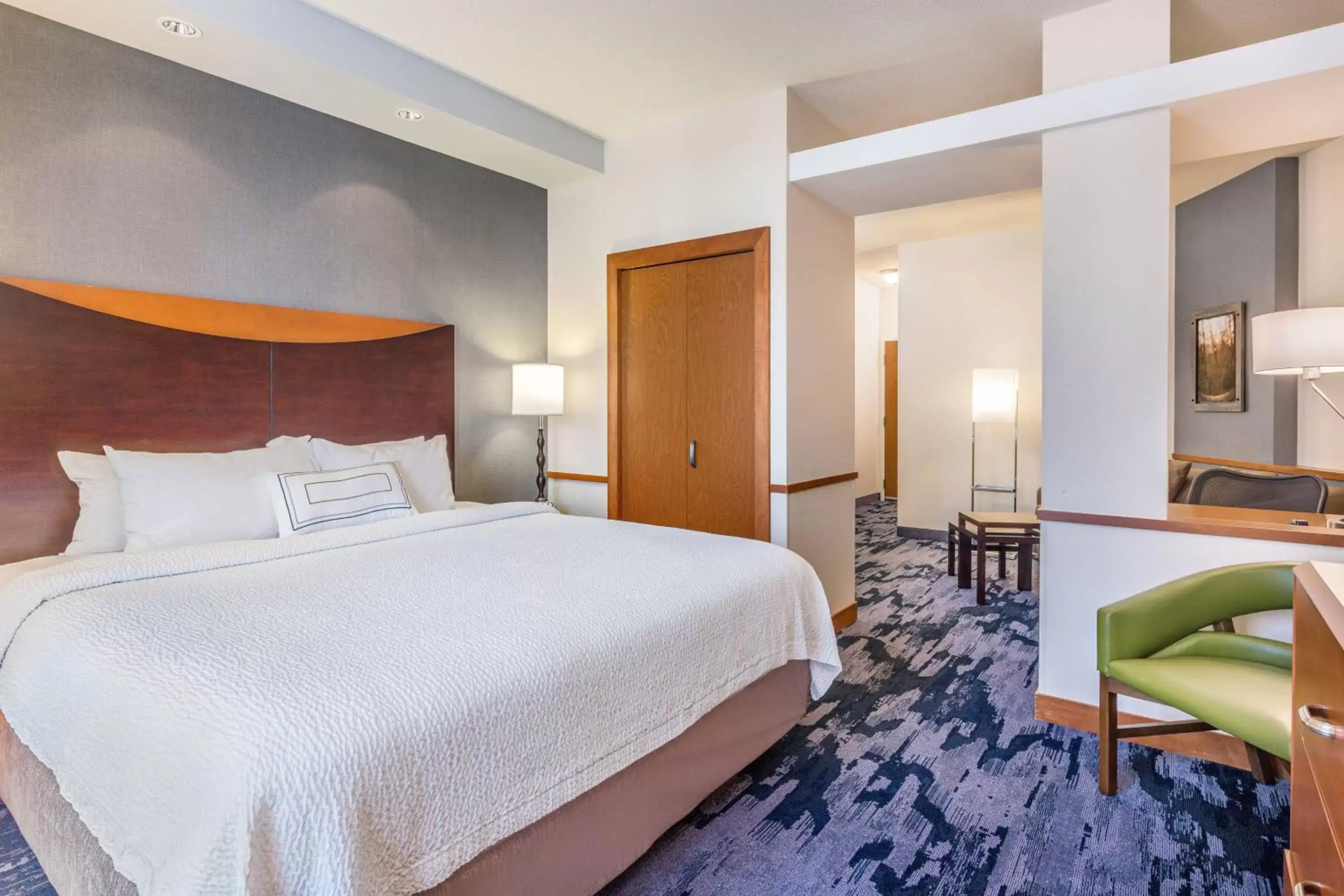 Bedroom, Bed in Fairfield Inn and Suites by Marriott Madison East
