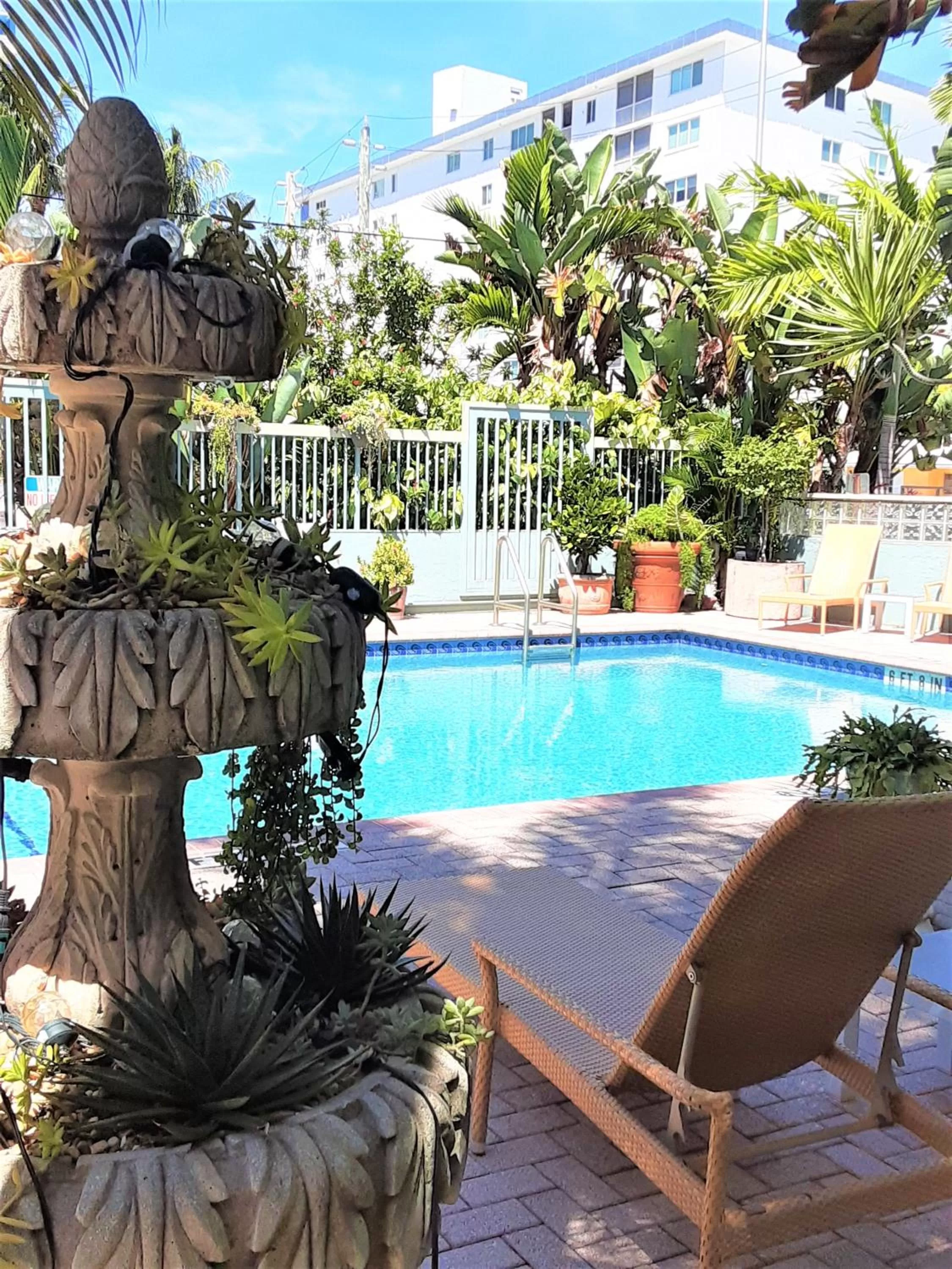 Day in Manhattan Tower Apartment Hotel