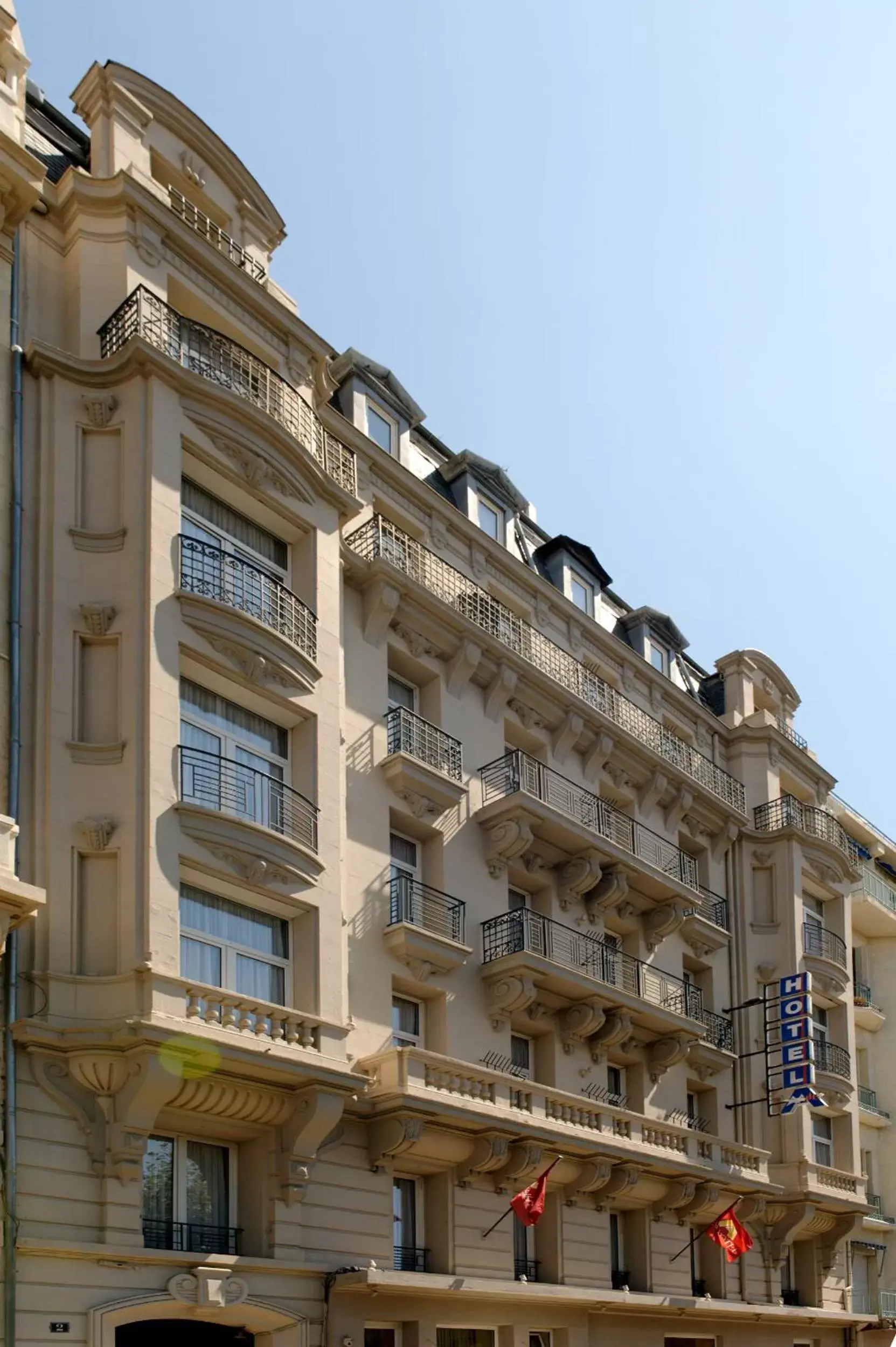 Facade/entrance, Property Building in Hôtel Amirauté