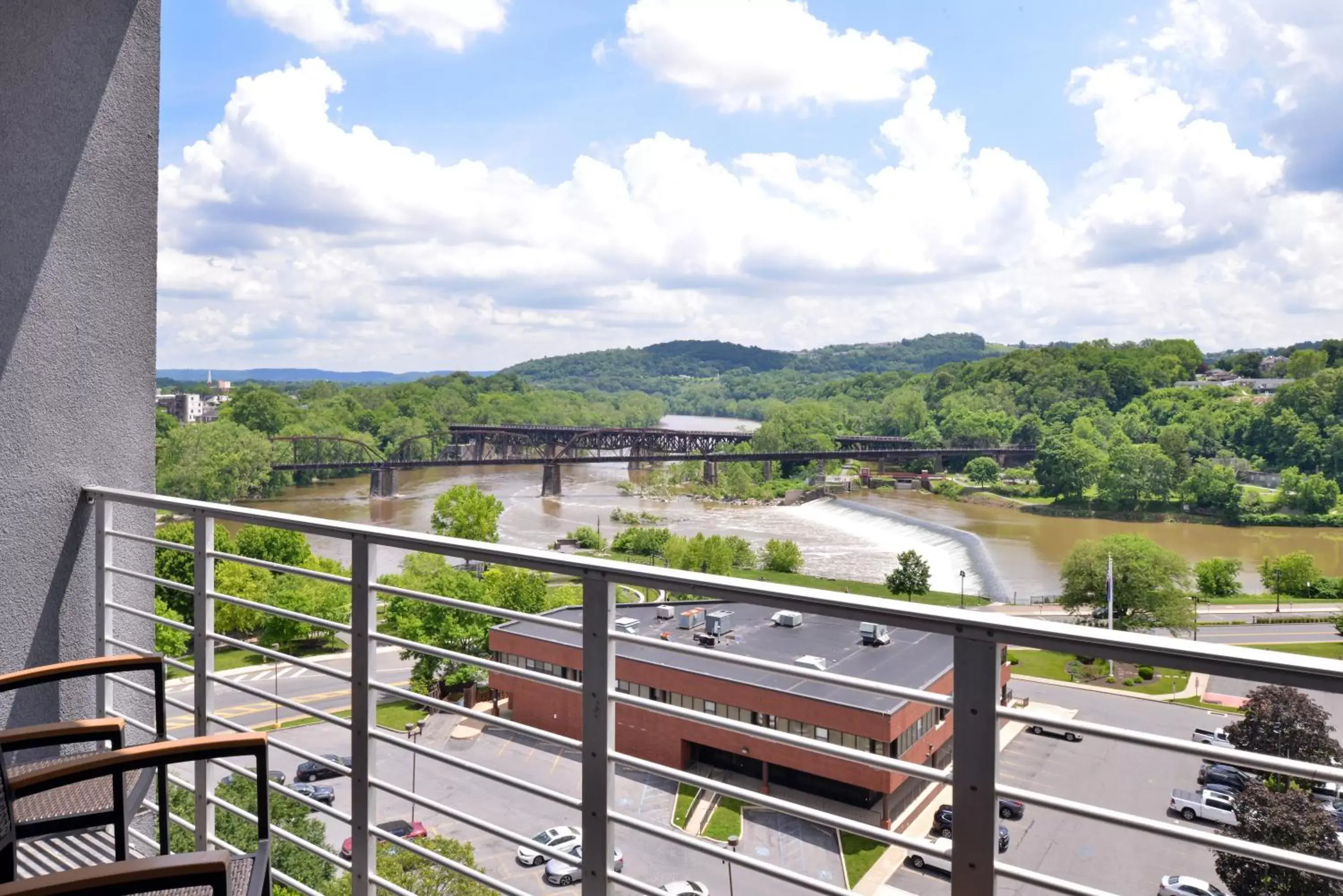 Grand Eastonian Hotel & Suites Grand Eastonian Hotel & Suites