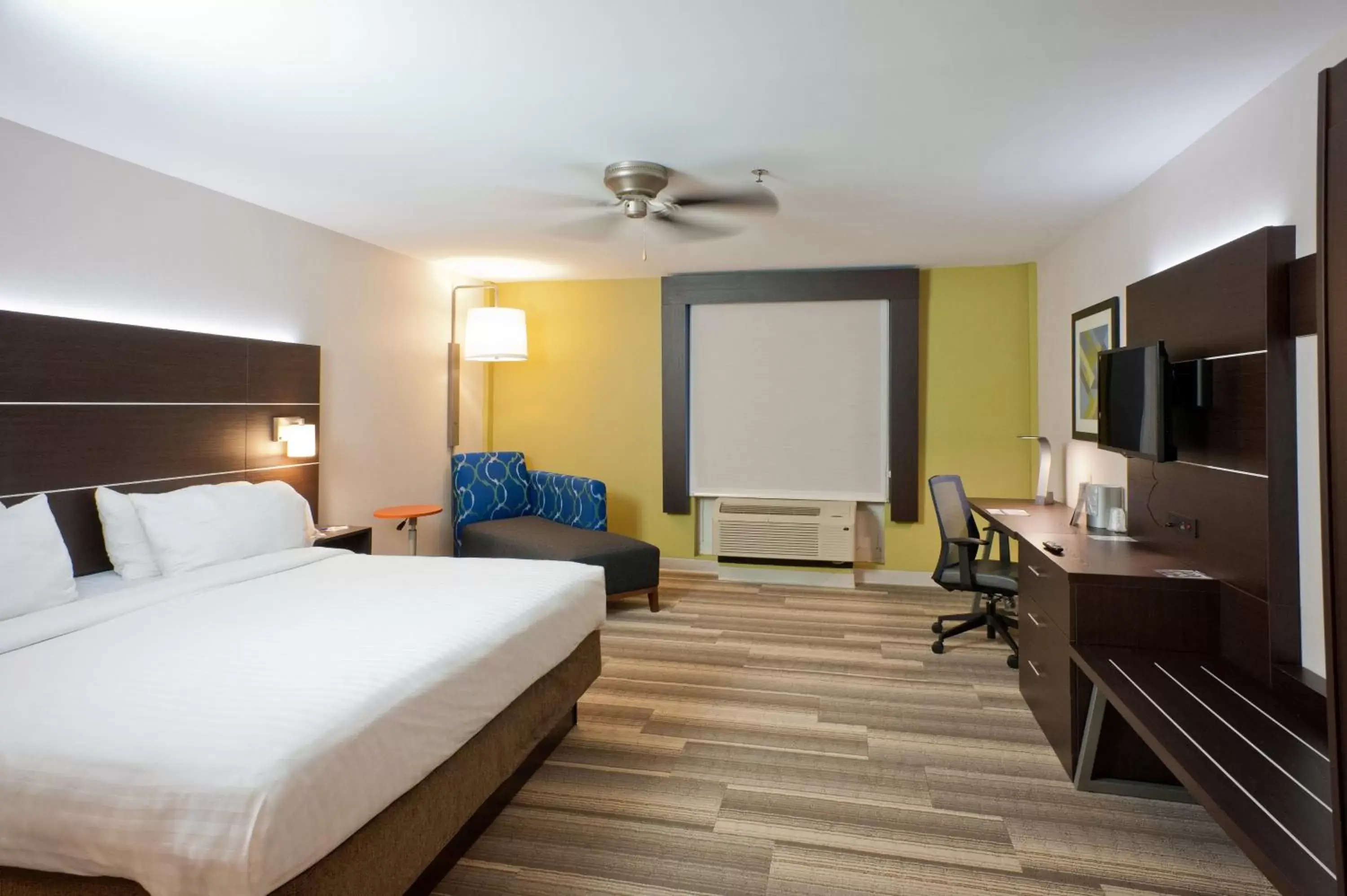 Photo of the whole room in Holiday Inn Express Hotel & Suites Scott-Lafayette West, an IHG Hotel