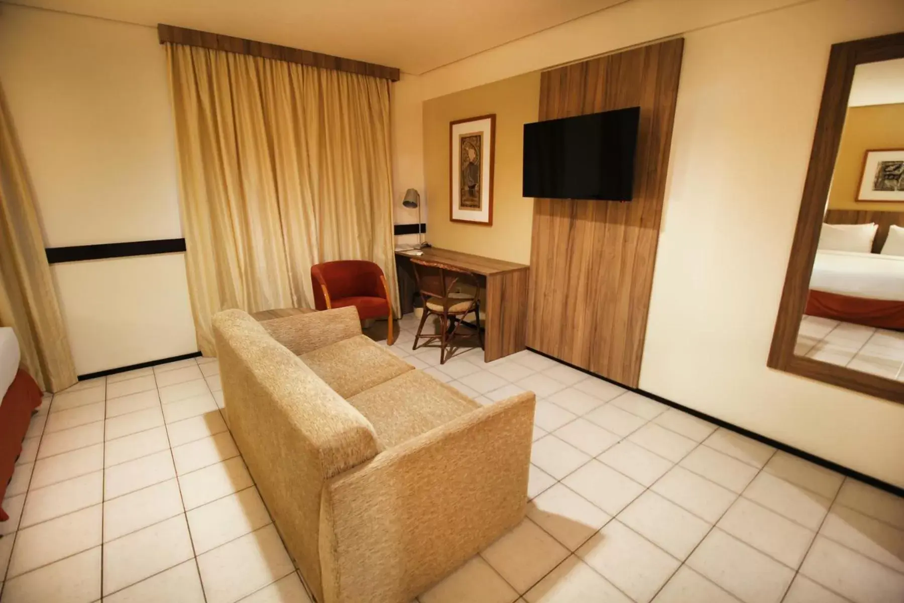 Bedroom, Seating Area in Holiday Inn Fortaleza, an IHG Hotel