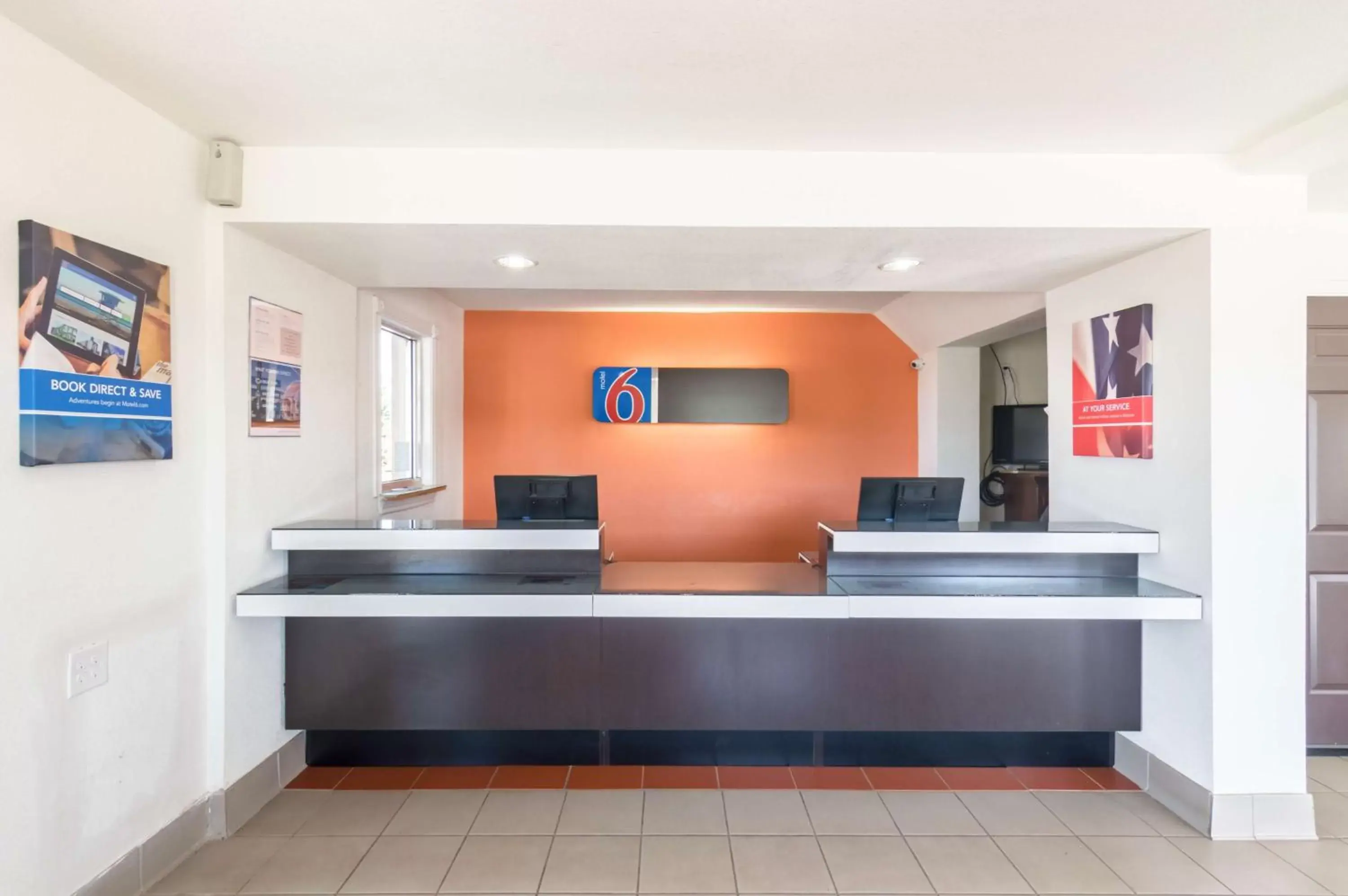 Communal lounge/ TV room, Lobby/Reception in Motel 6-Wichita Falls, TX - North