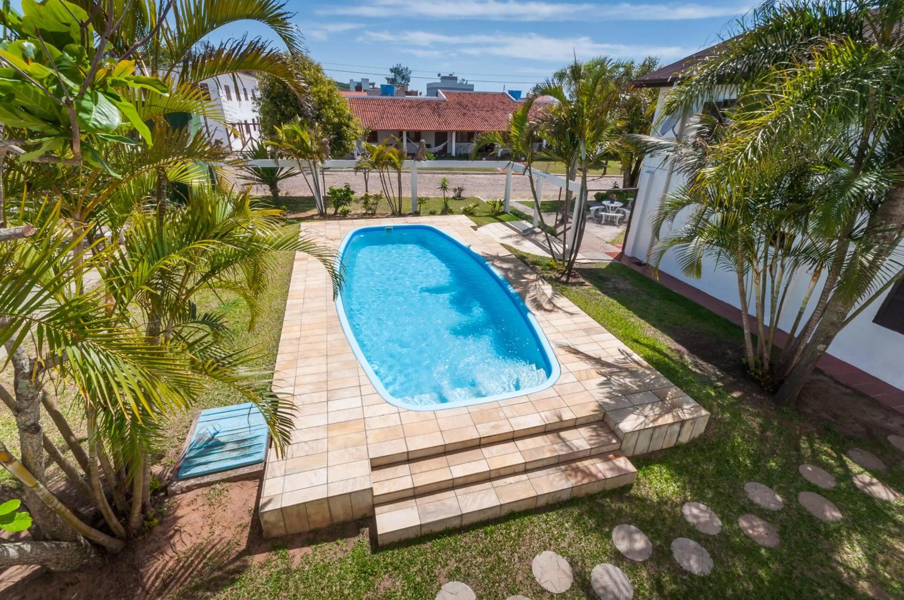 Swimming pool in Pousada Itapeva