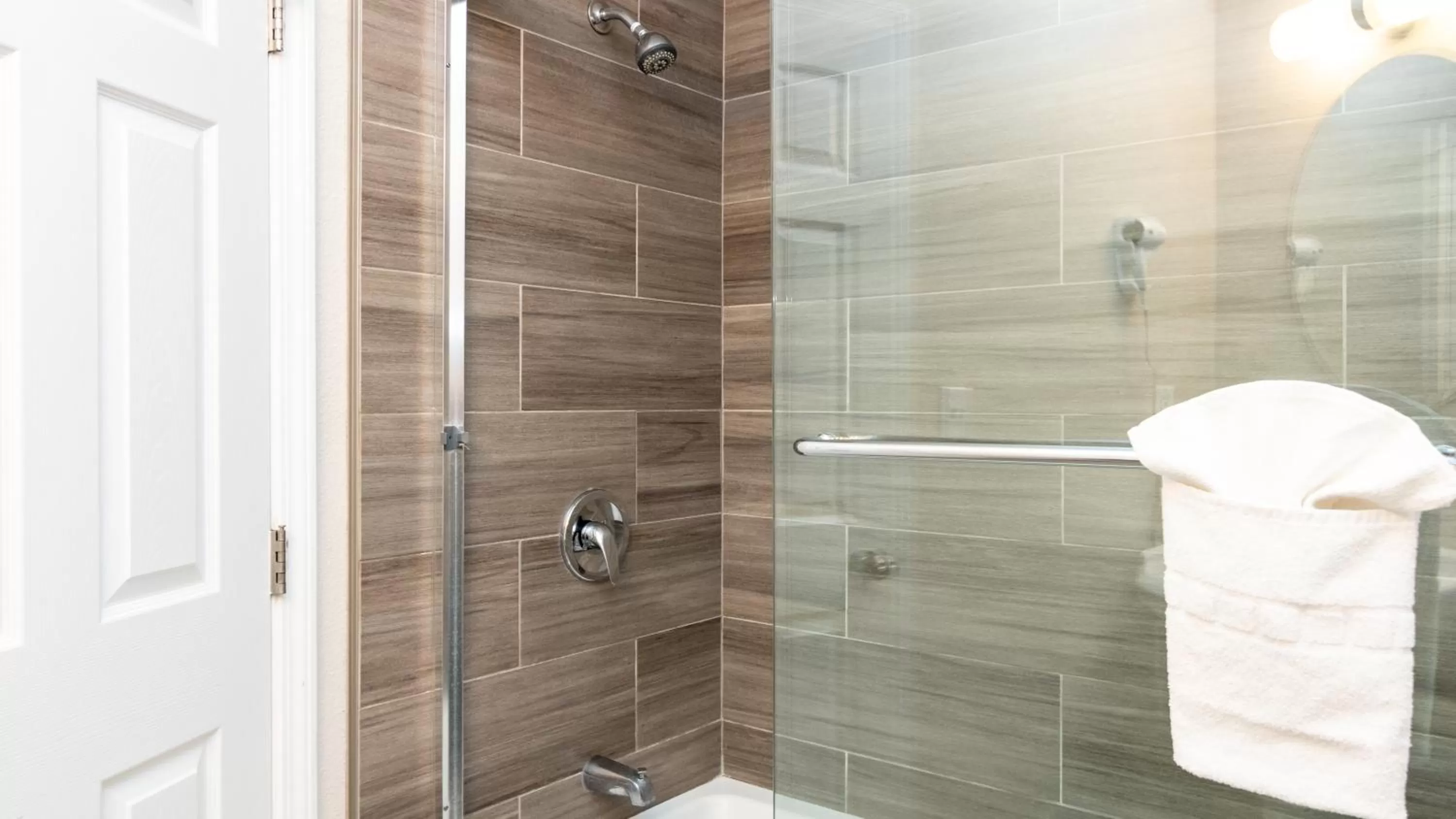 Shower in Americas Best Value Inn Rancho Palos Verdes
